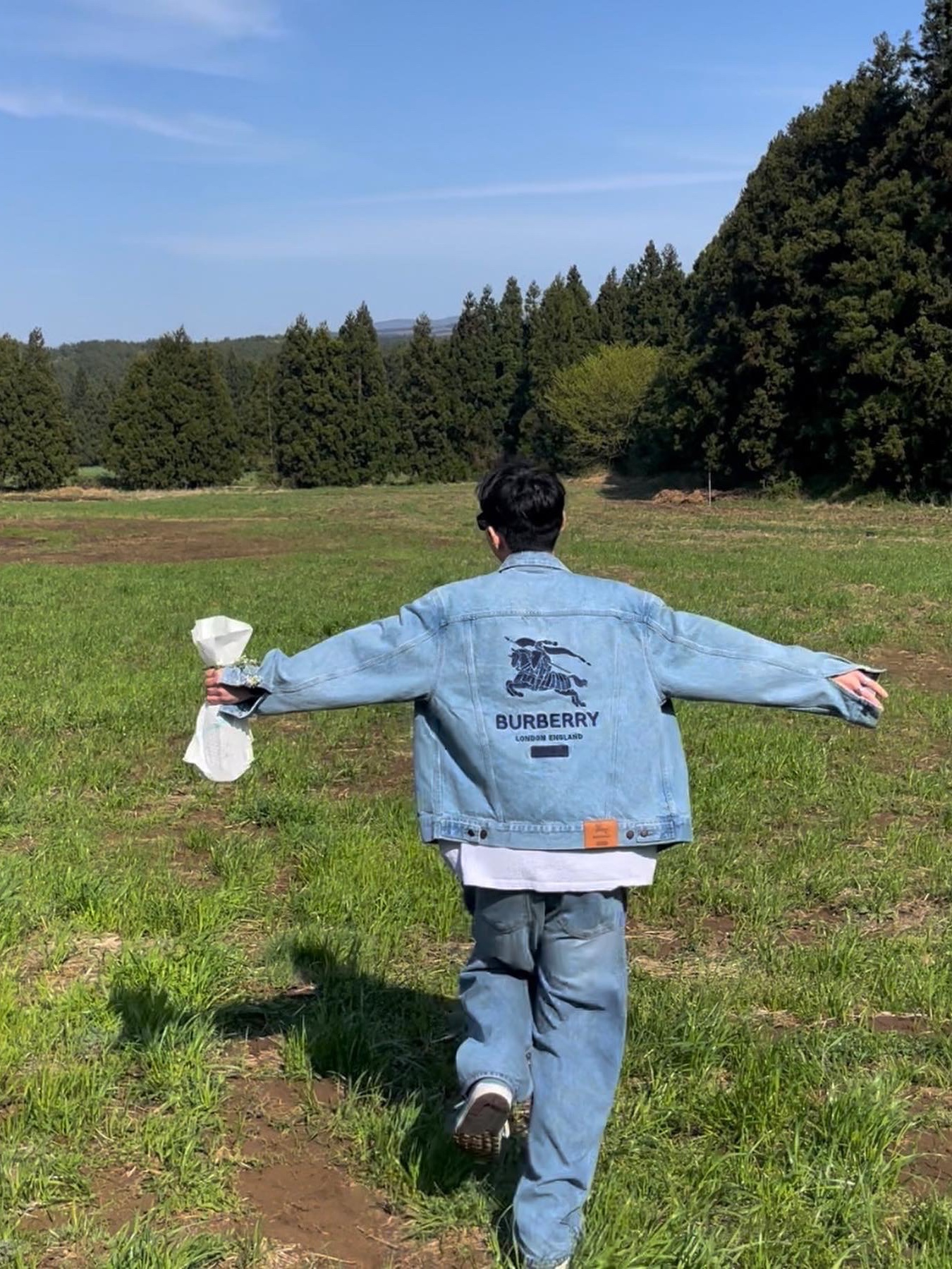 Supreme x Burberry Denim Trucker Jacket Washed Blue - 22SS, Nike x Patta Air Max 1 Noise Aqua 착용 스타일 - 2