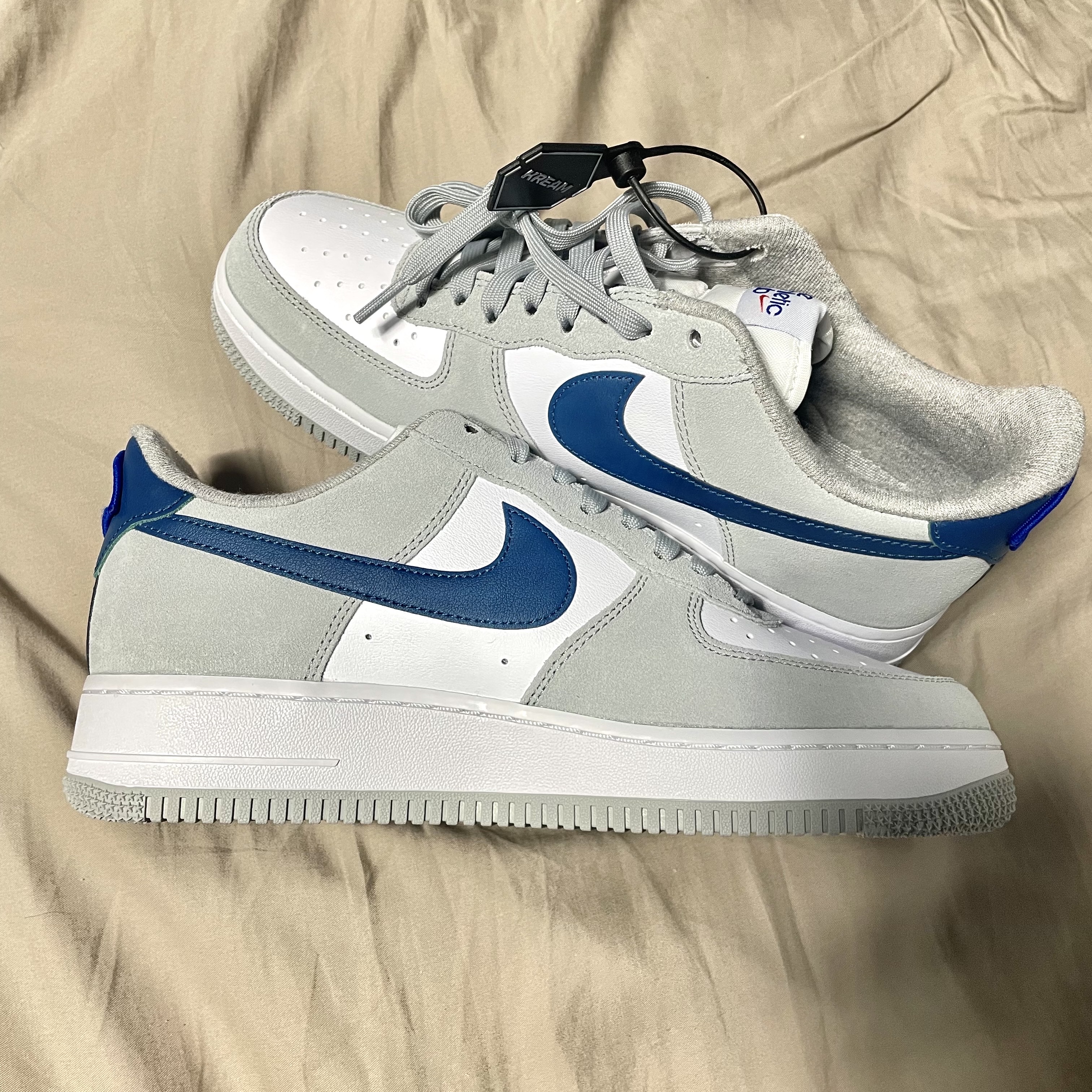 Nike Air Force 1 '07 LV8 Athletic Club Light Smoke Grey Marina 착용 스타일