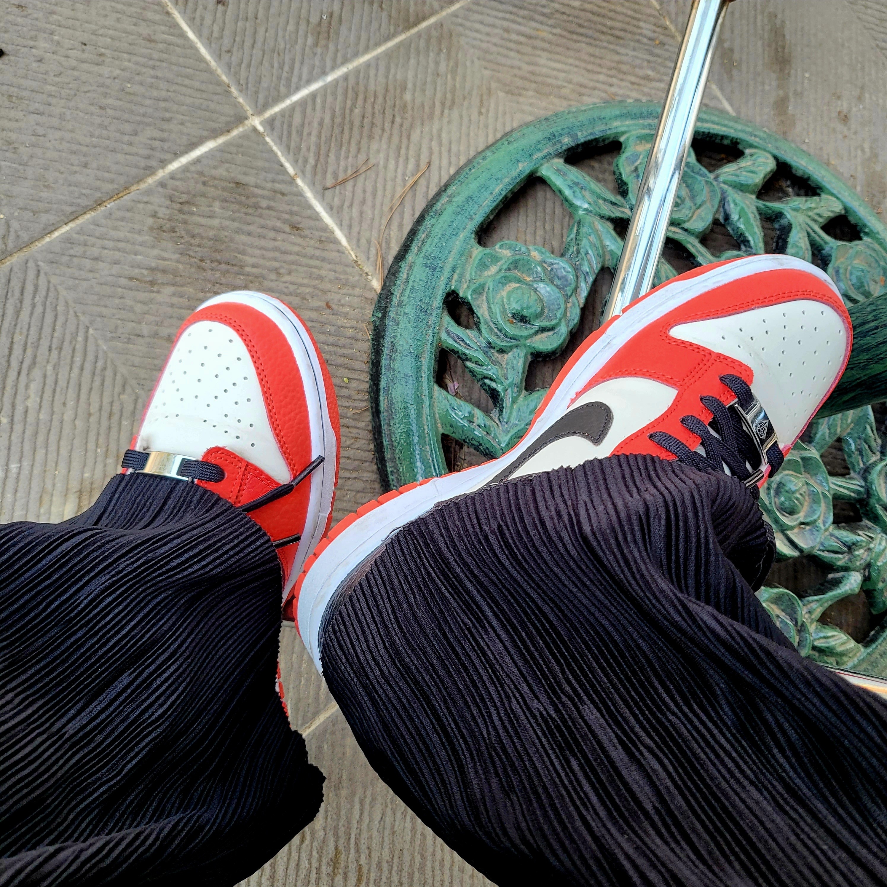 (GS) Nike x NBA Dunk Low Black and Chile Red 착용 스타일
