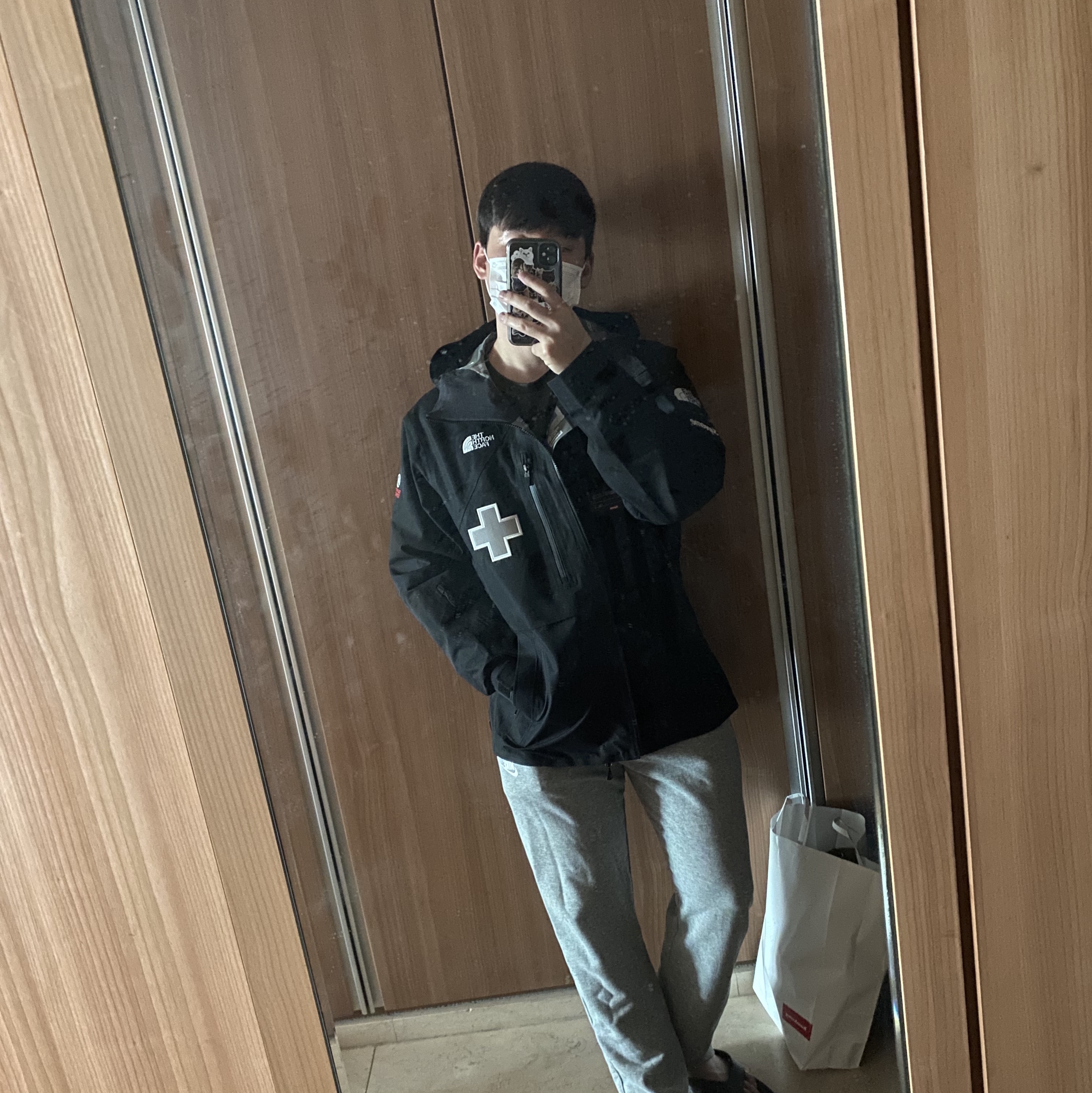 Supreme x The North Face Summit Series Rescue Mountain Pro Jacket Black - 22SS 착용 스타일