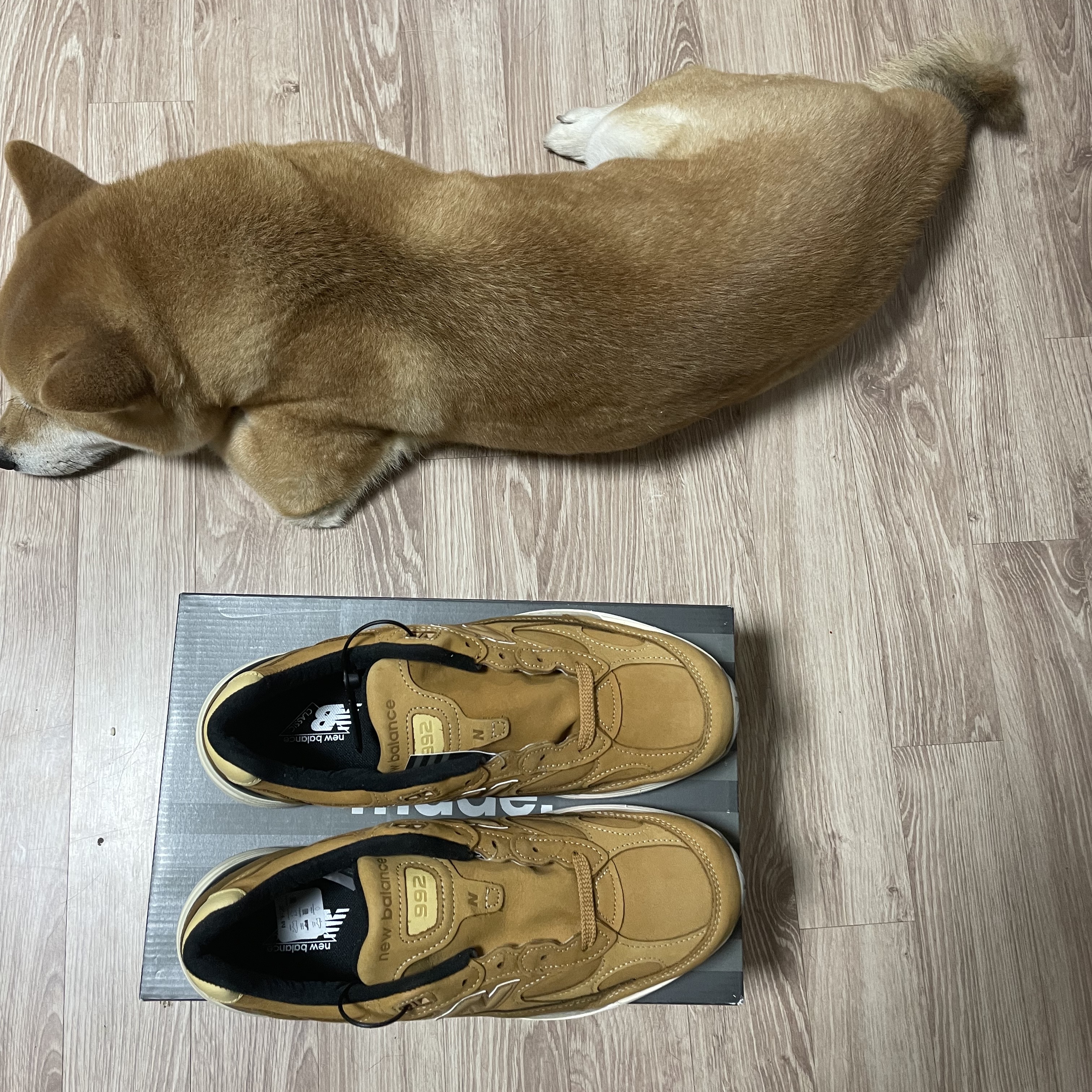 New Balance 992 Made in USA Brown 착용 스타일 - 2