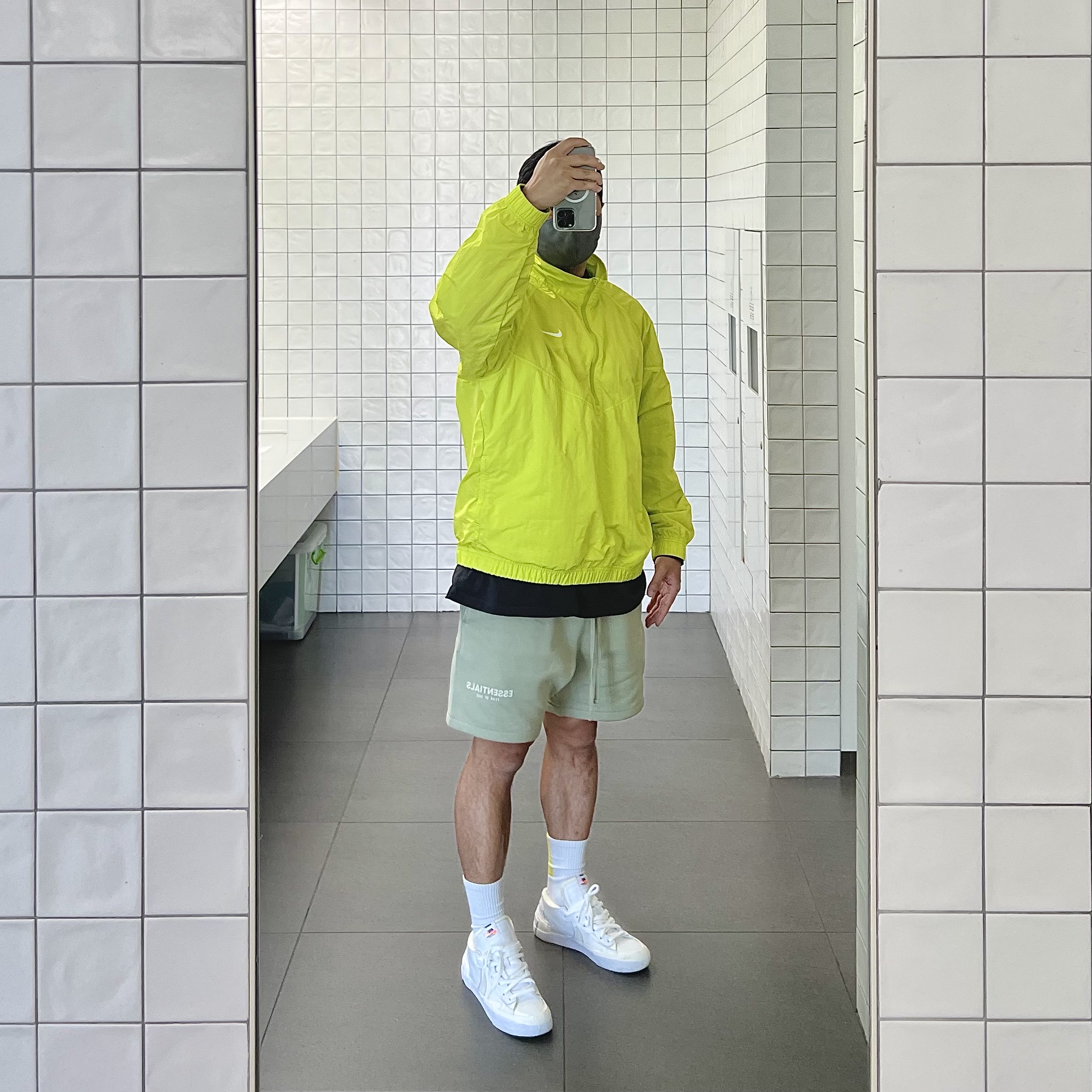Nike x Sacai Blazer Low White Patent Leather, Nike x Stussy Windrunner Jacket Bright Cactus 착용 스타일