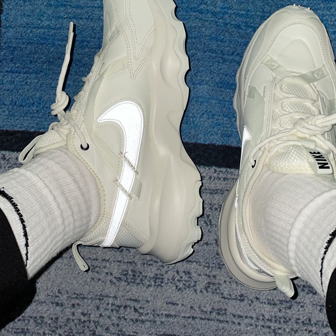 (W) Nike TC 7900 Summit White 착용 스타일