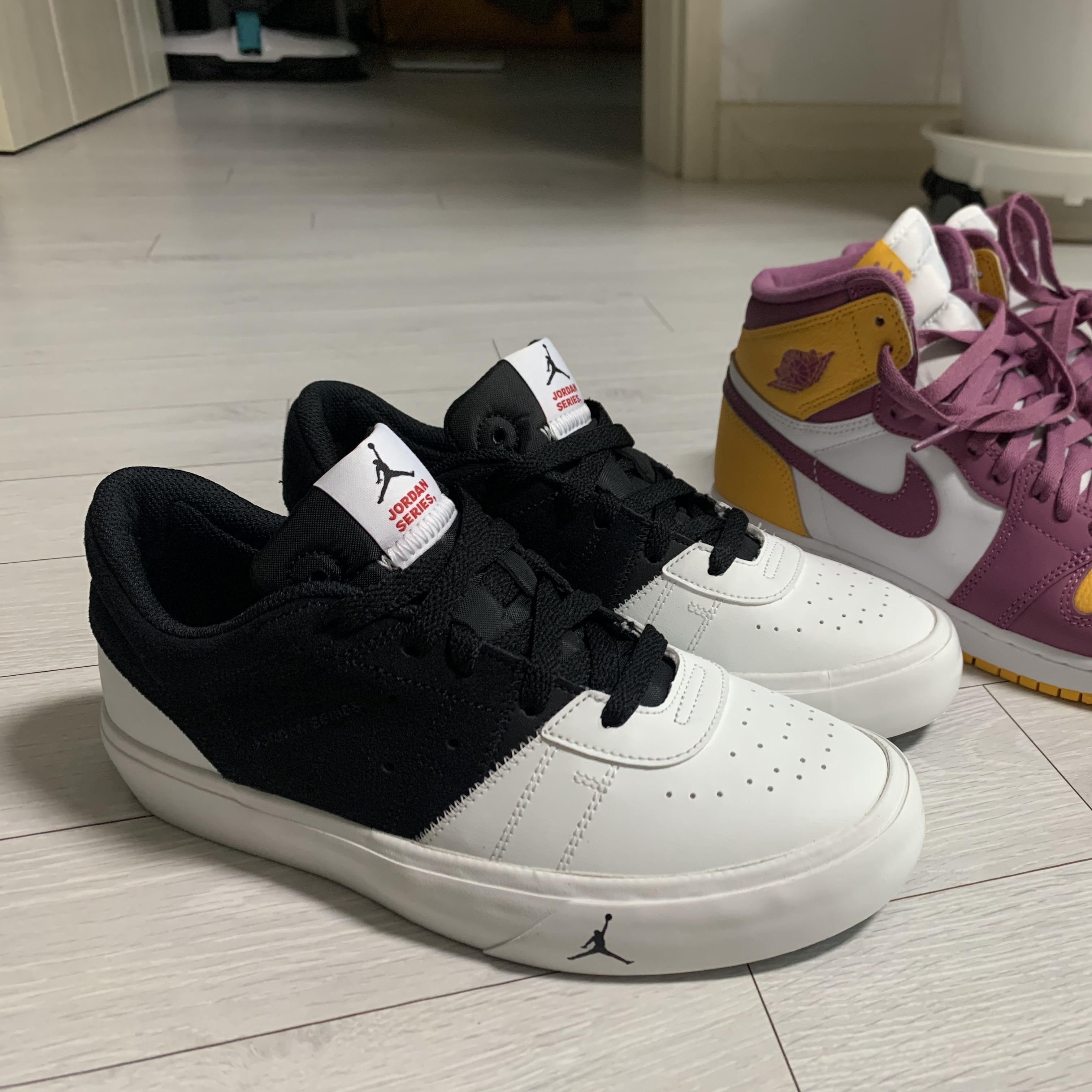 Jordan Series ES Black White 착용 스타일 - 1