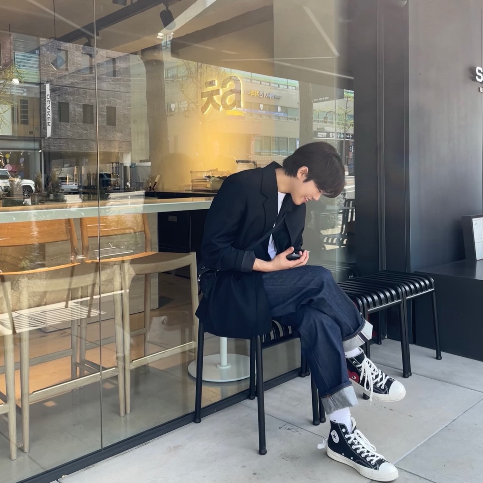 Converse x Play Comme des Garcons Chuck 70 Hi Black, Prada Re-Nylon and Saffiano Leather Smartphone Case Black 착용 스타일
