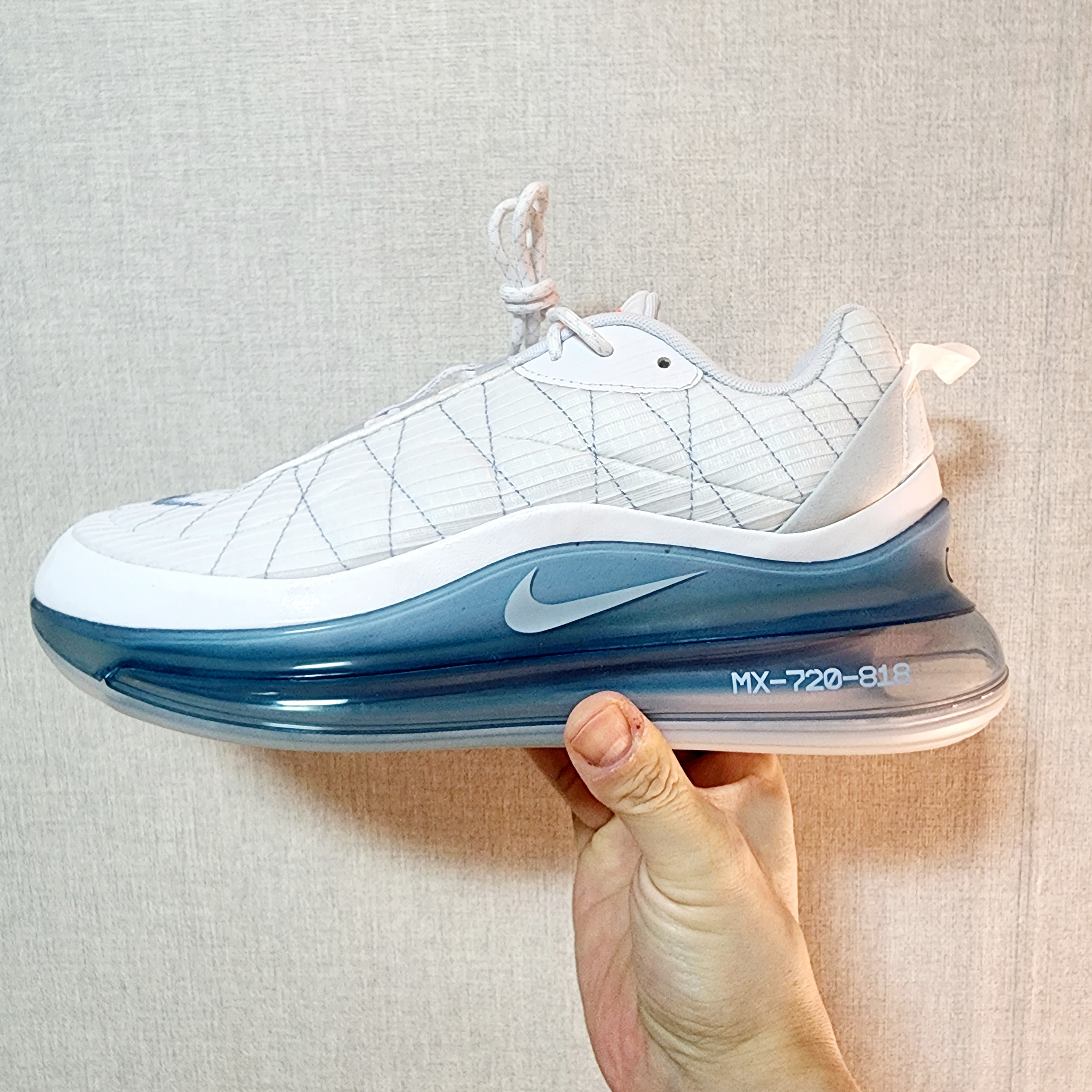 Nike Air Max 720-818 White Indigo Fog 착용 스타일 - 1