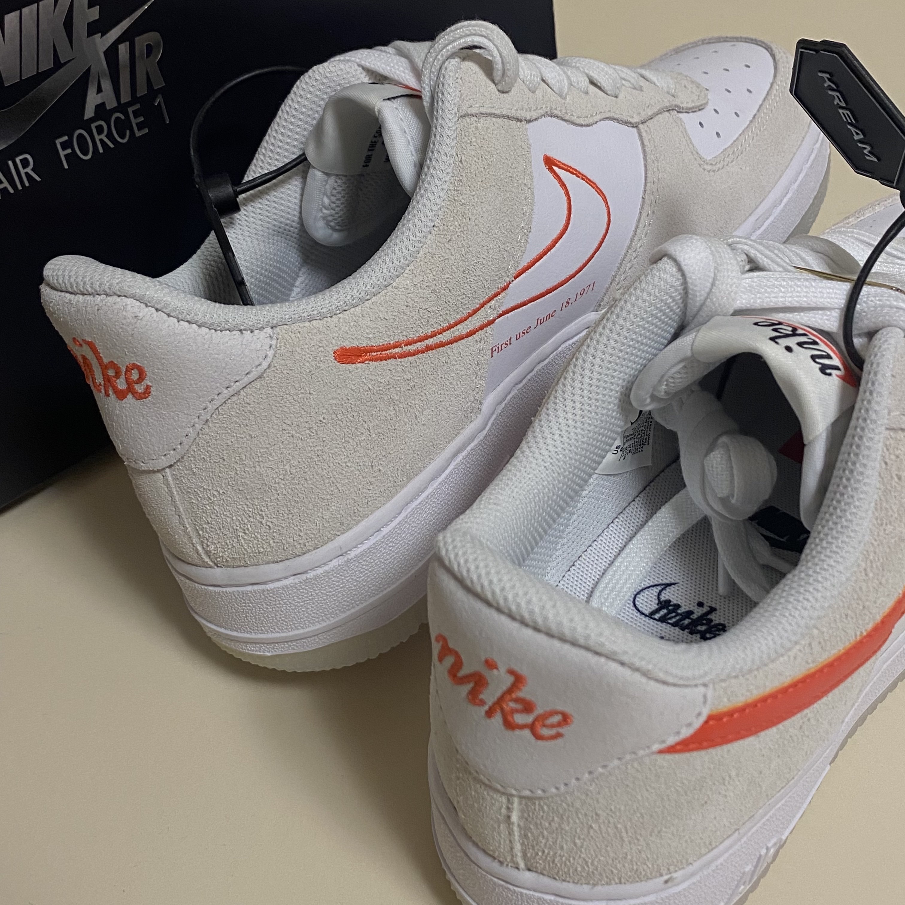 (W) Nike Air Force 1 '07 SE First Use Orange Sail 착용 스타일 - 2