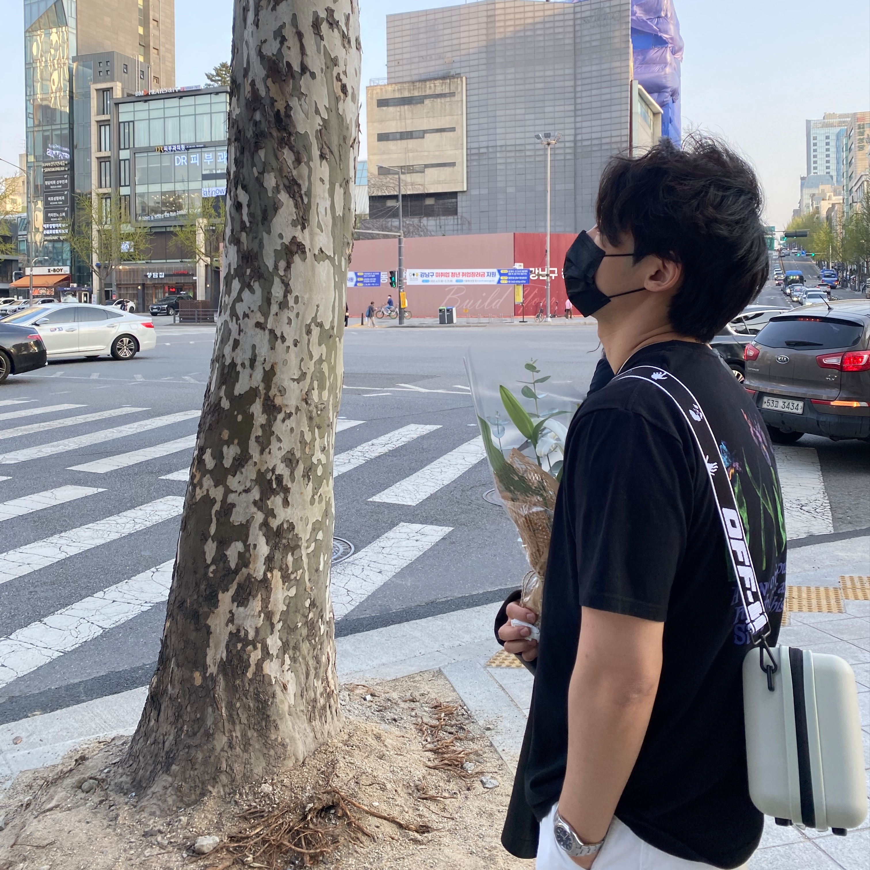 Off-White x Amore Pacific Protection Box (Without Cosmetics) 착용 스타일
