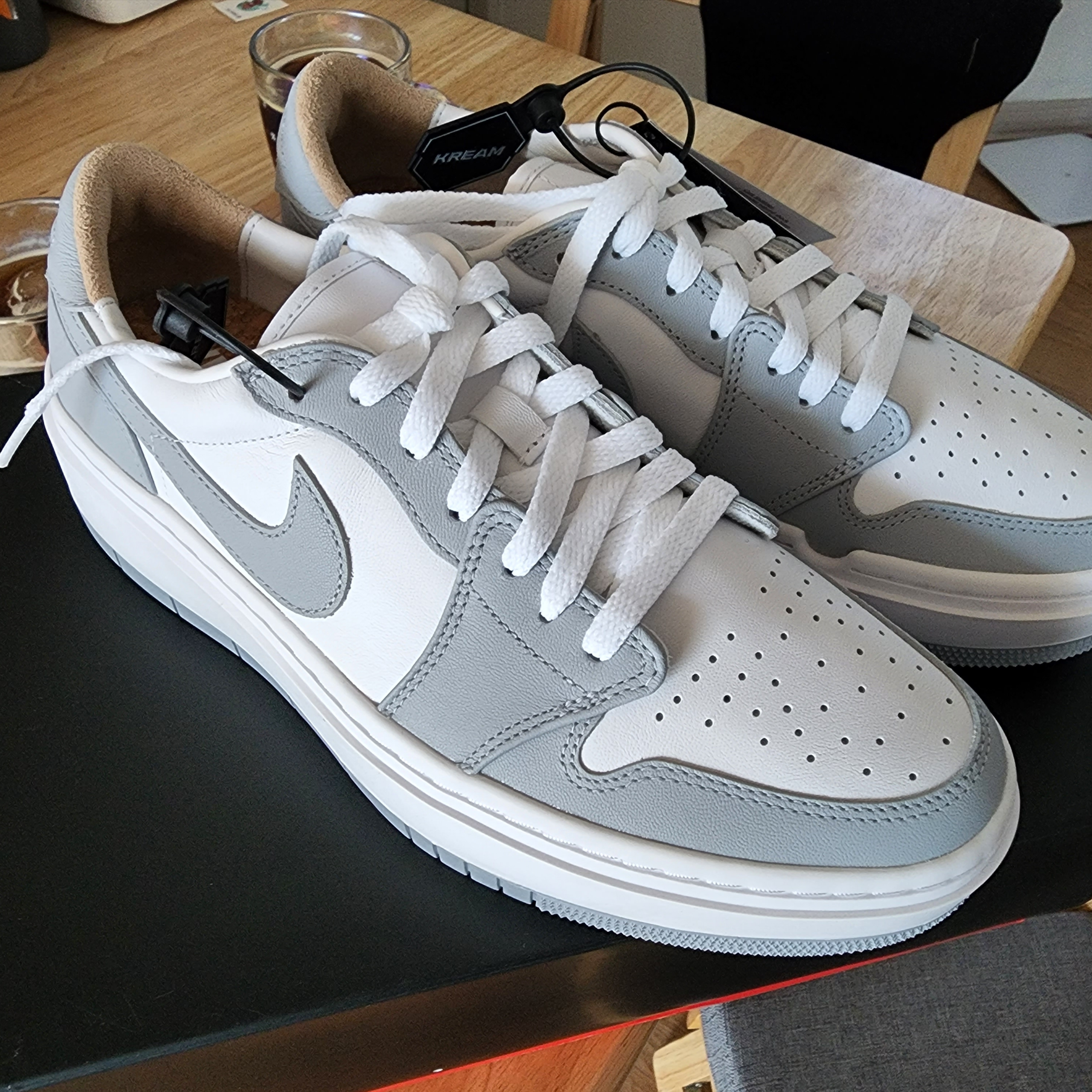 (W) Jordan 1 Elevate Low White and Wolf Grey 착용 스타일