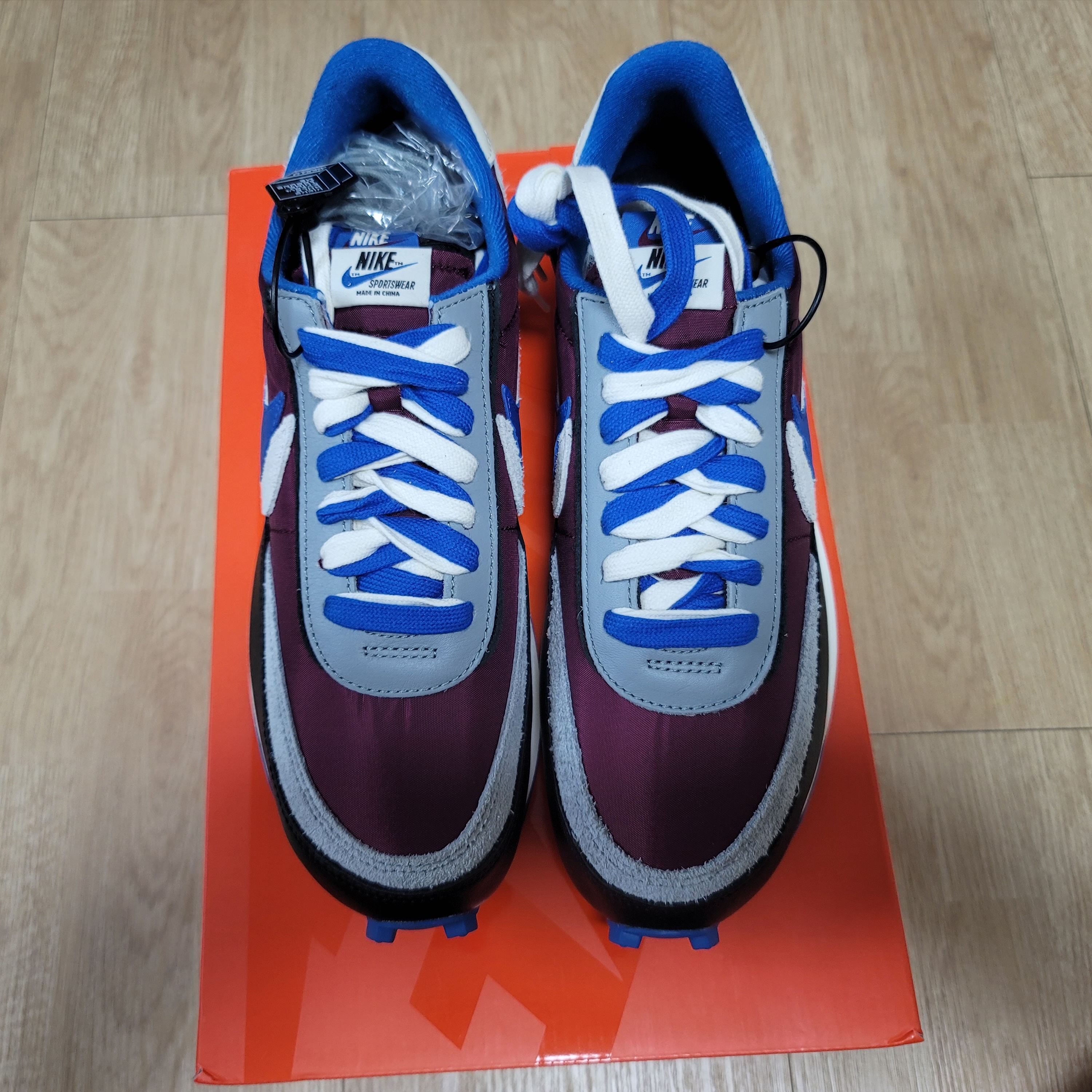 Nike x Sacai x Undercover LDWaffle Night Maroon Team Royal 착용 스타일 - 2