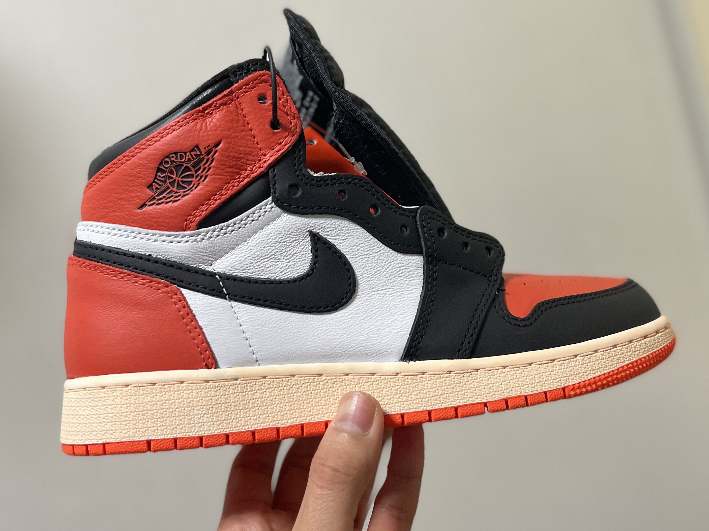 Jordan 1 Retro High OG Electro Orange, (GS) Jordan 1 Retro High OG Electro Orange 착용 스타일 - 1