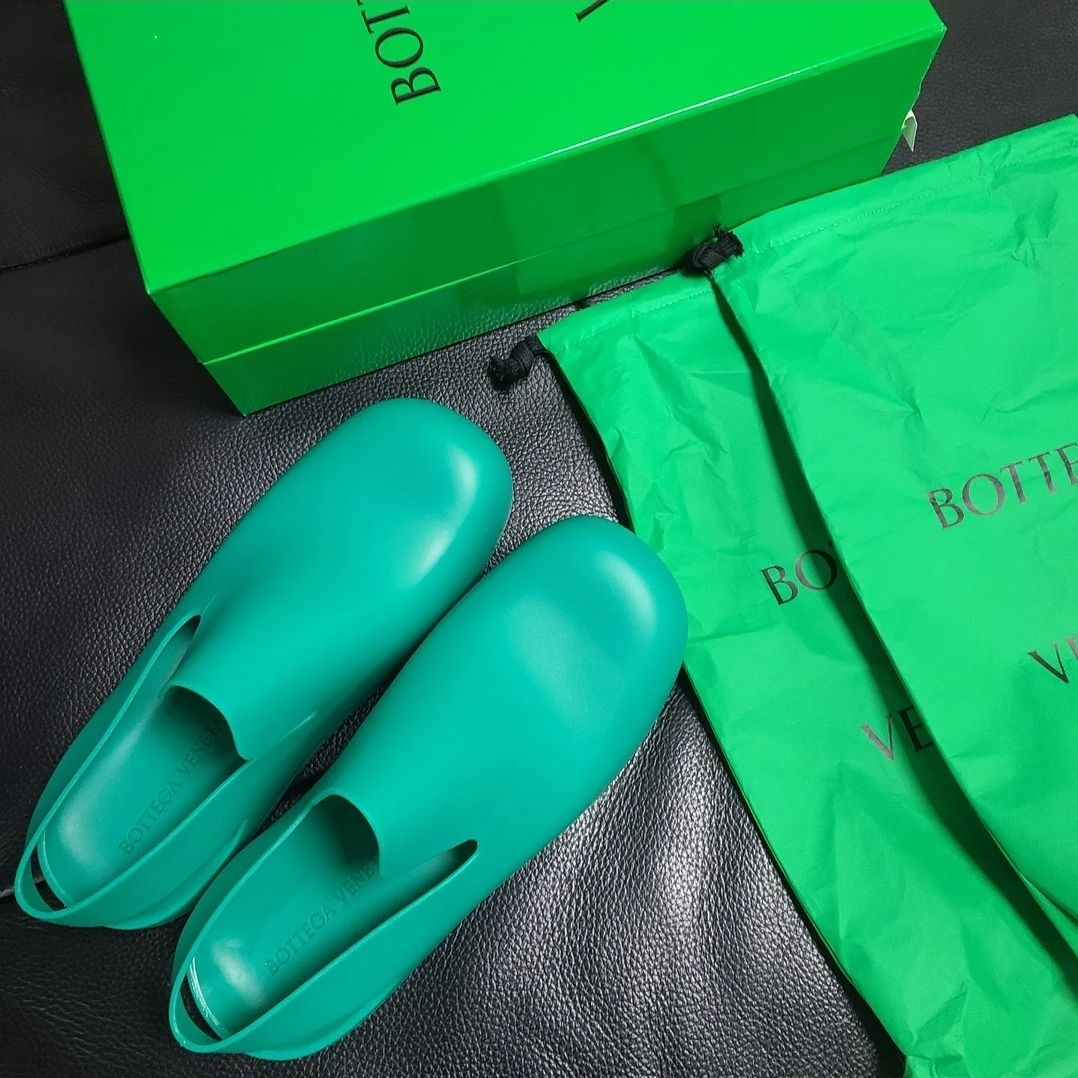 Bottega Veneta Puddle Sandal Acid Turquoise 착용 스타일