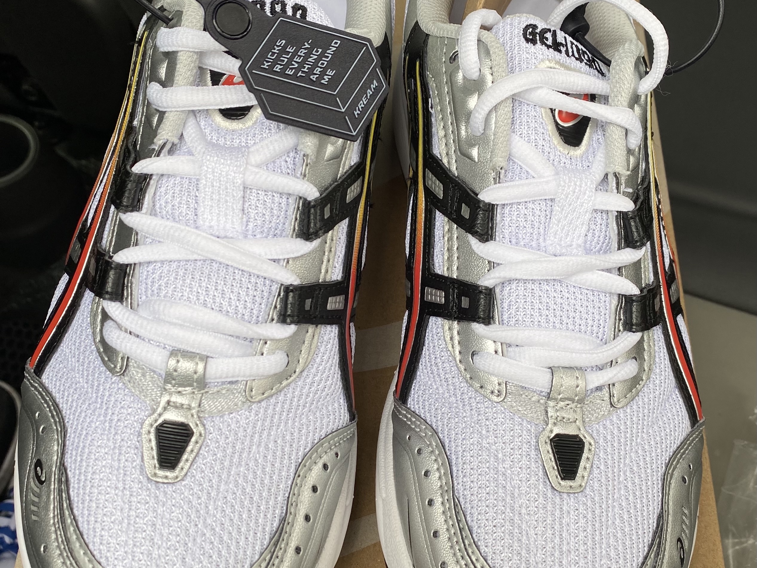 Asics Gel-1090 White Black 착용 스타일 - 2