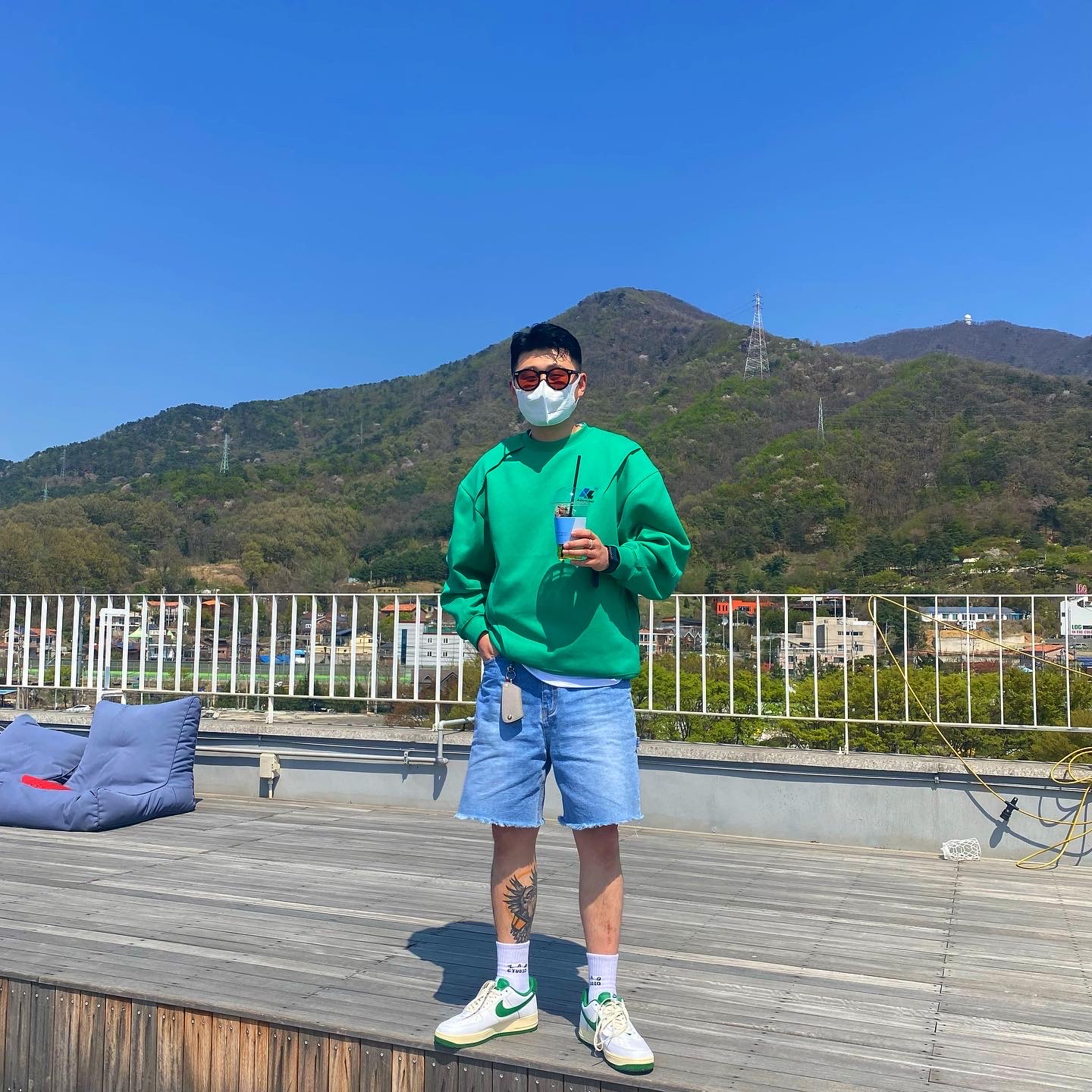 Zara x Ader Error Oversize Sweatshirt Green, Nike Air Force 1 '07 LV8 Varsity White Pine Green 착용 스타일 - 1