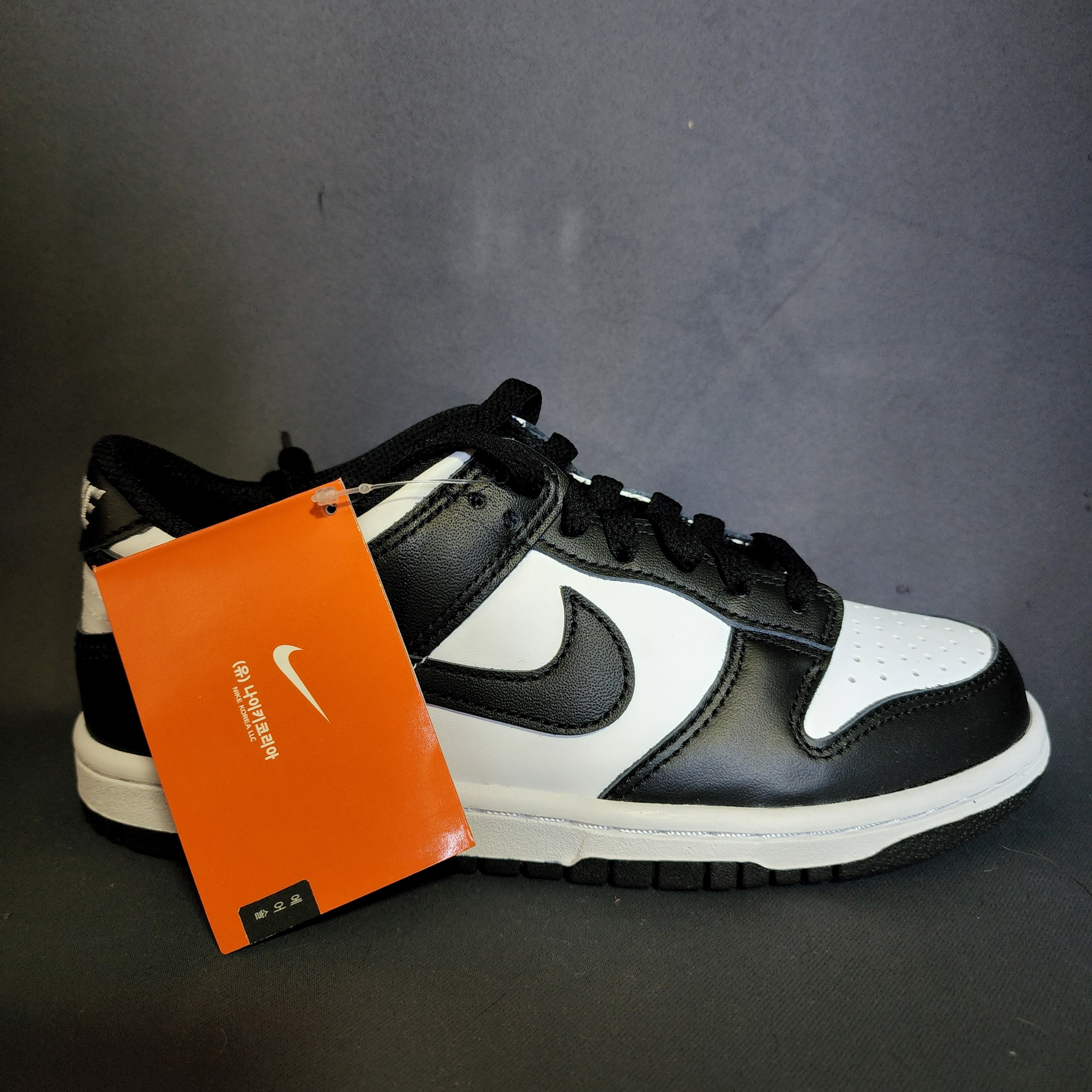 (GS) Nike Dunk Low Black 착용 스타일 - 1