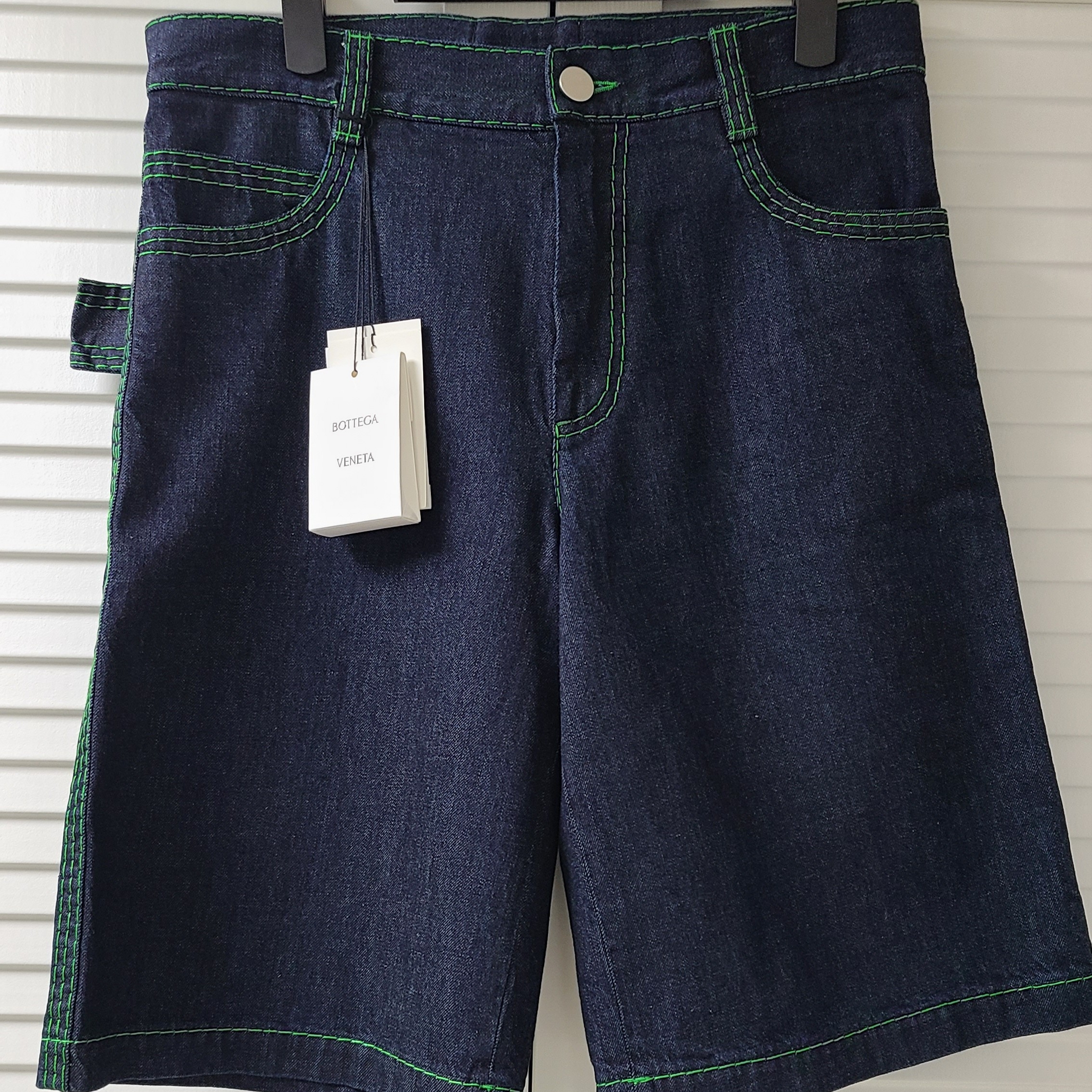 Bottega Veneta Stitch Denim Shorts Indigo 착용 스타일 - 1