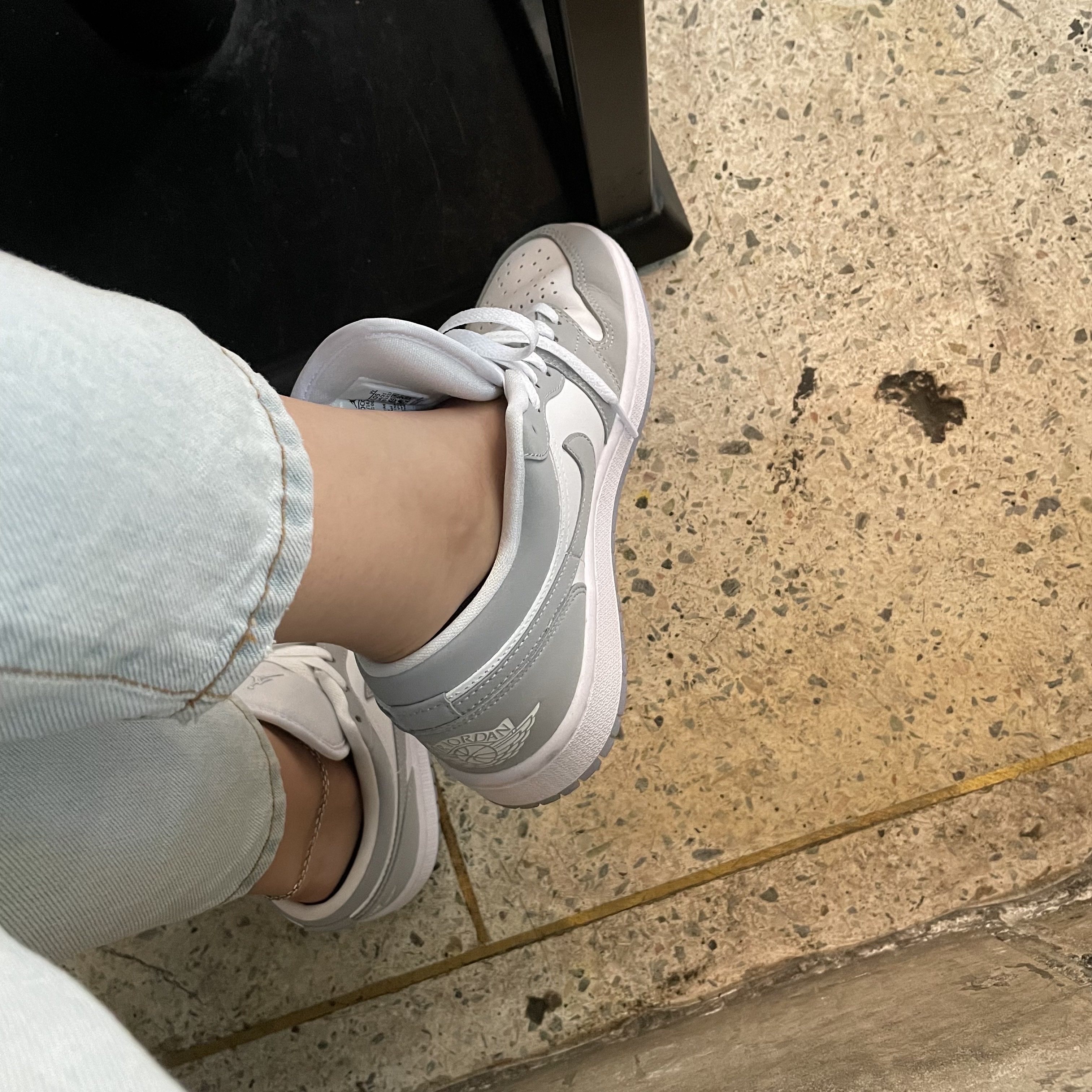 (W) Jordan 1 Low White Wolf Grey 착용 스타일 - 2