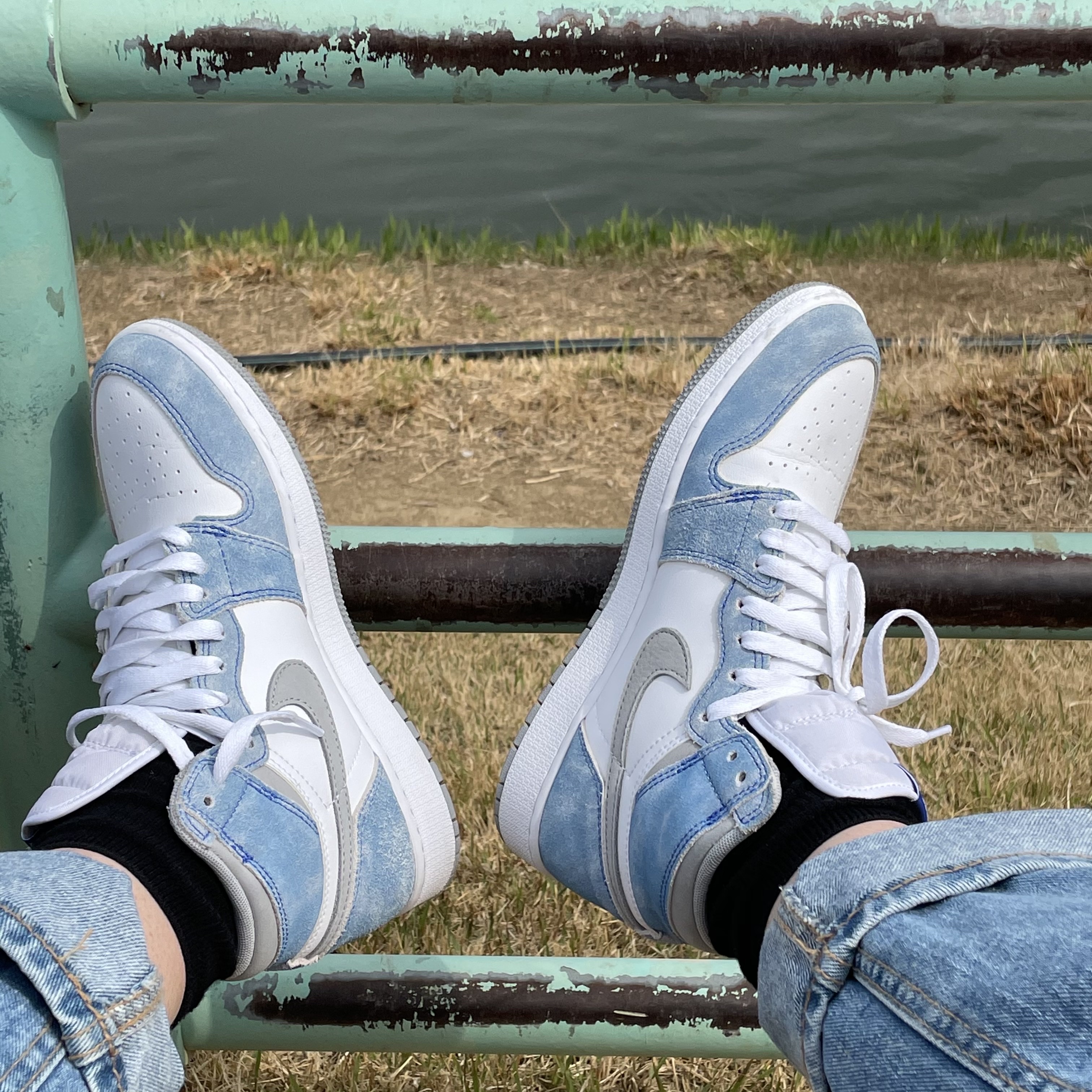Jordan 1 Retro High OG Hyper Royal 착용 스타일