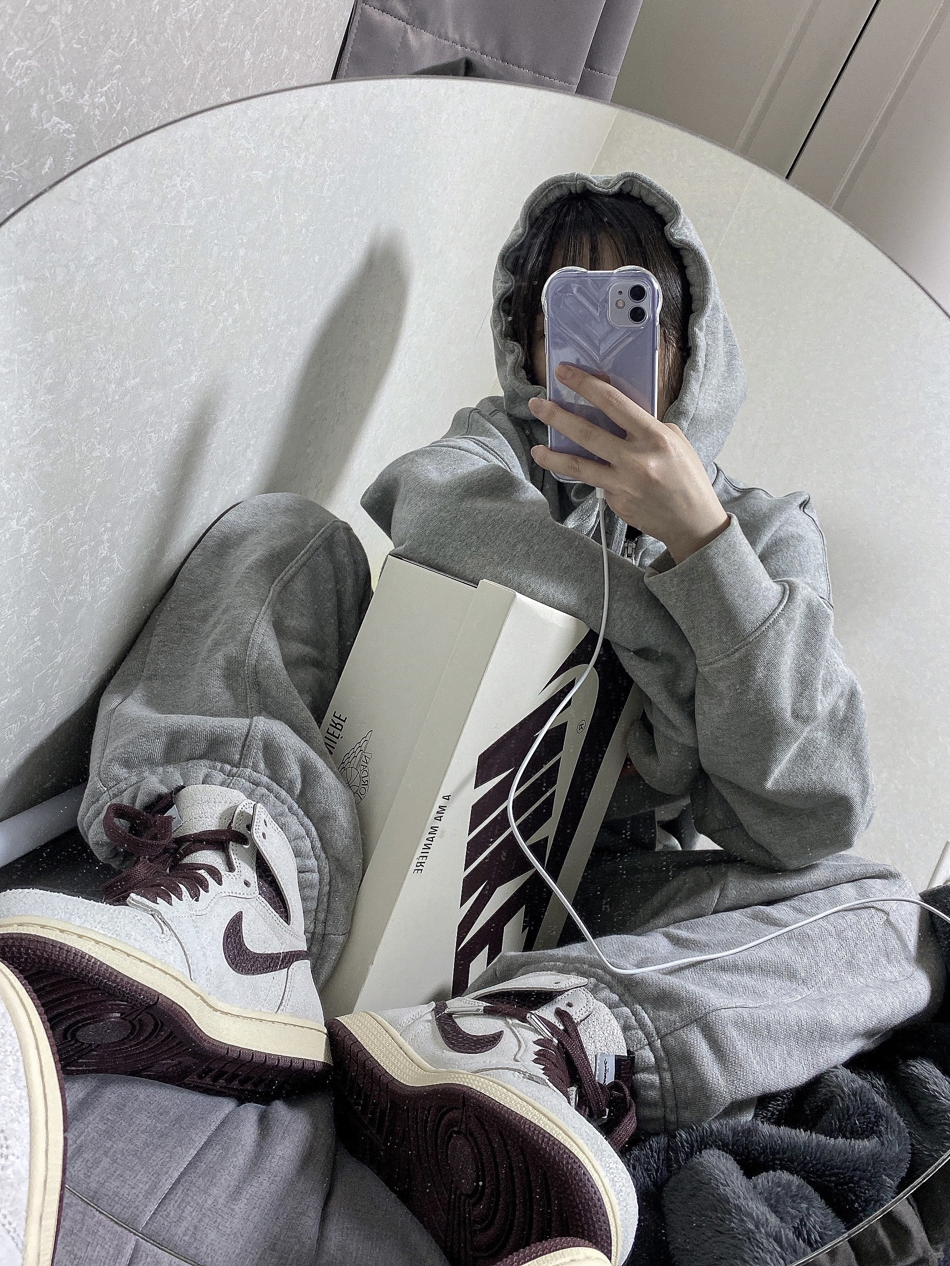 Jordan 1 x A Ma Maniere Retro High OG SP Sail and Burgundy 착용 스타일
