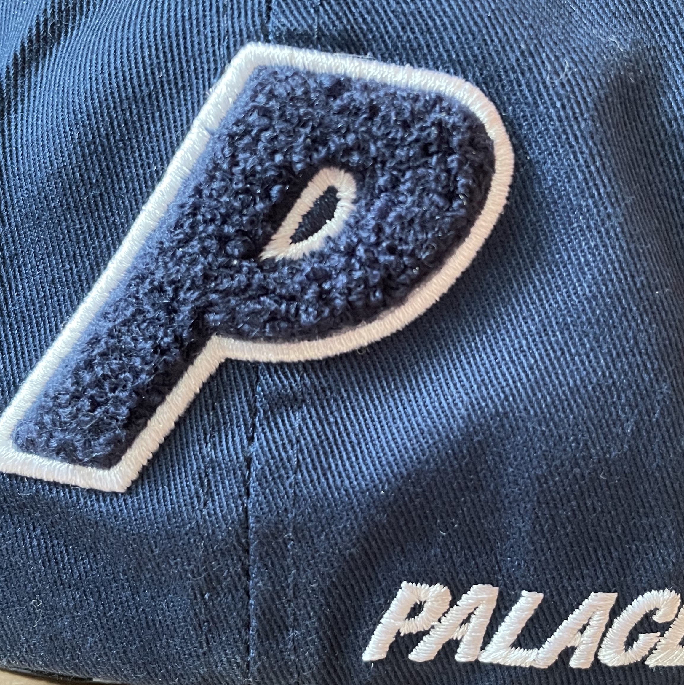 Palace Chenille Multi P 6-Panel Navy - 22SS 착용 스타일