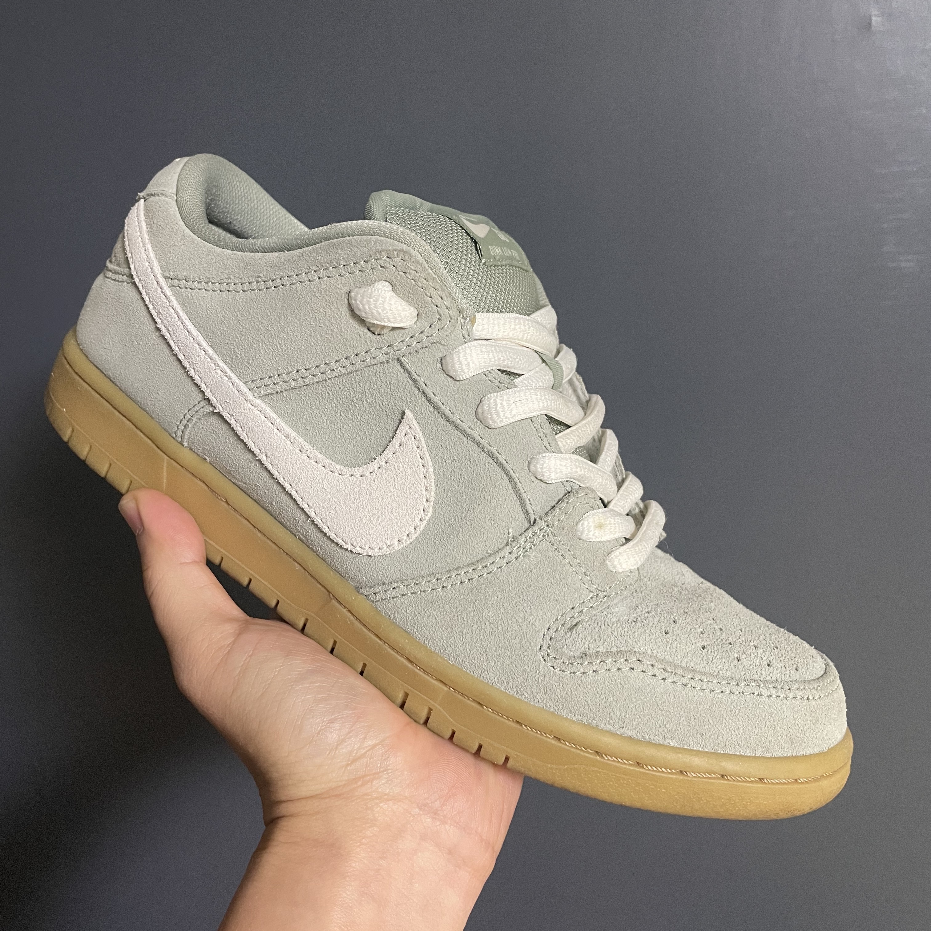 Nike SB Dunk Low Island Green Gum 착용 스타일