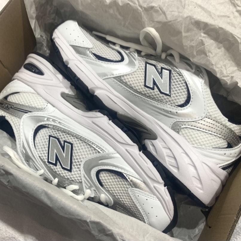 New Balance 530 White 착용 스타일