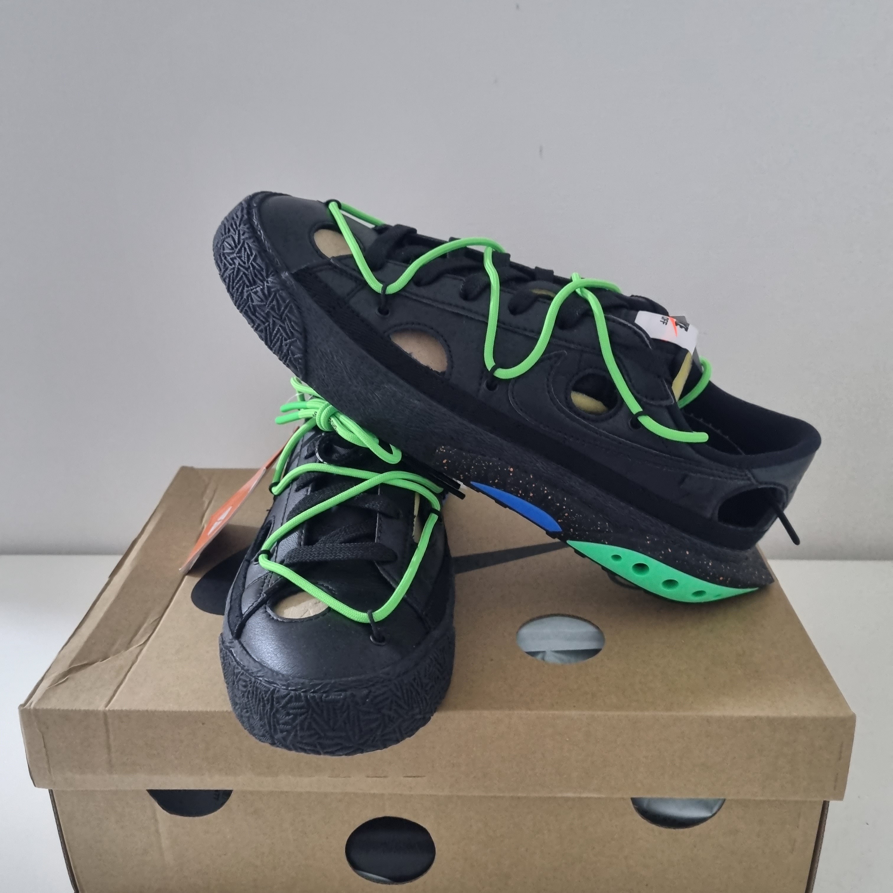 Nike x Off-White Blazer Low '77 Black and Electro Green 착용 스타일