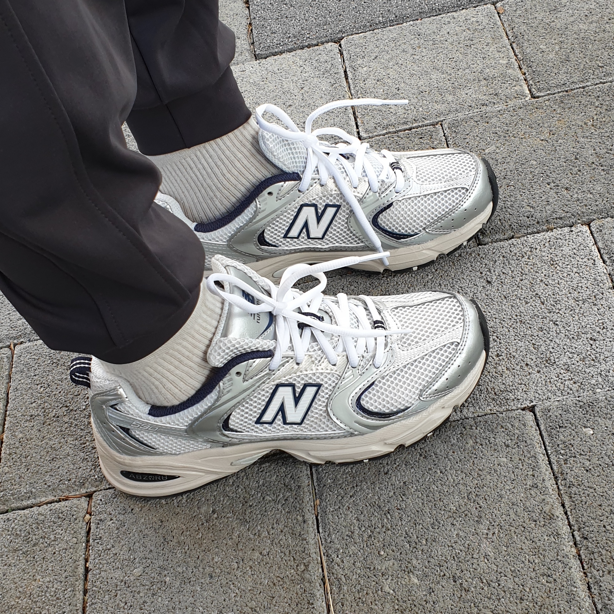 New Balance 530 Steel Grey 착용 스타일