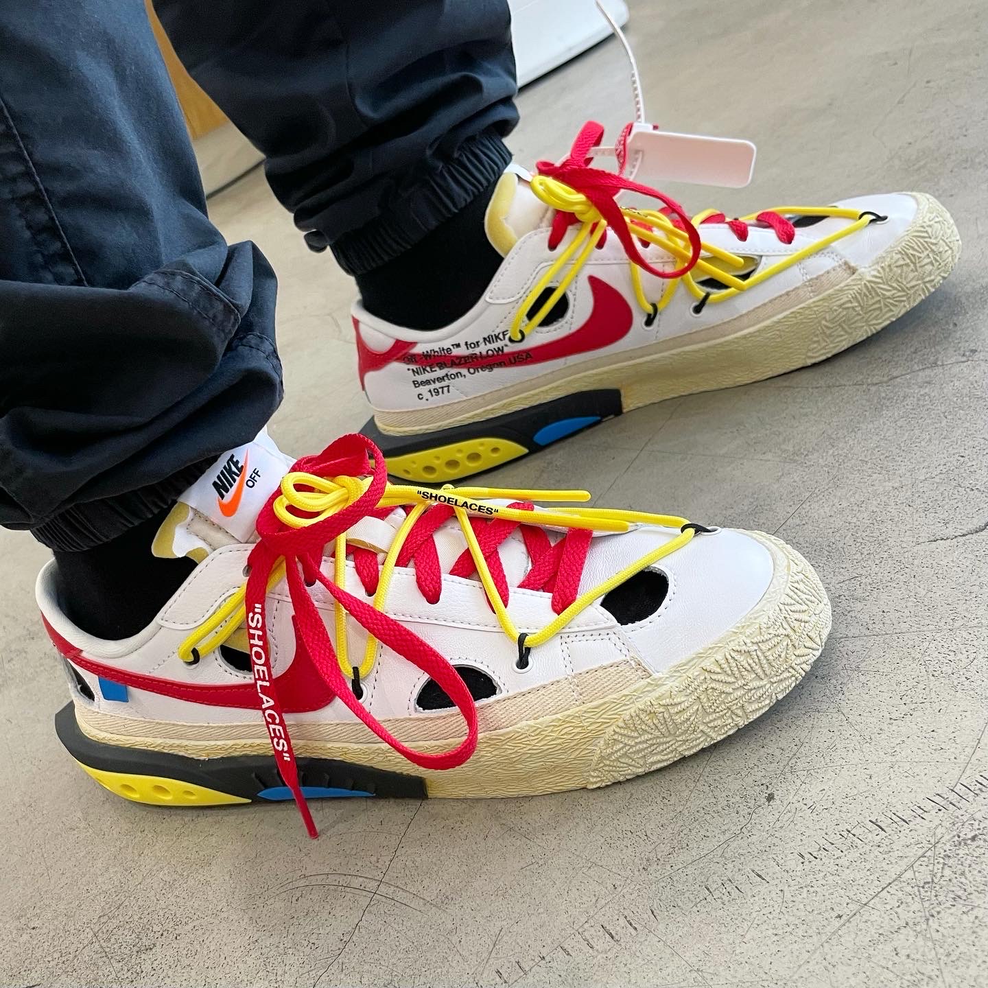 Nike x Off-White Blazer Low '77 White and University Red 착용 스타일 - 1