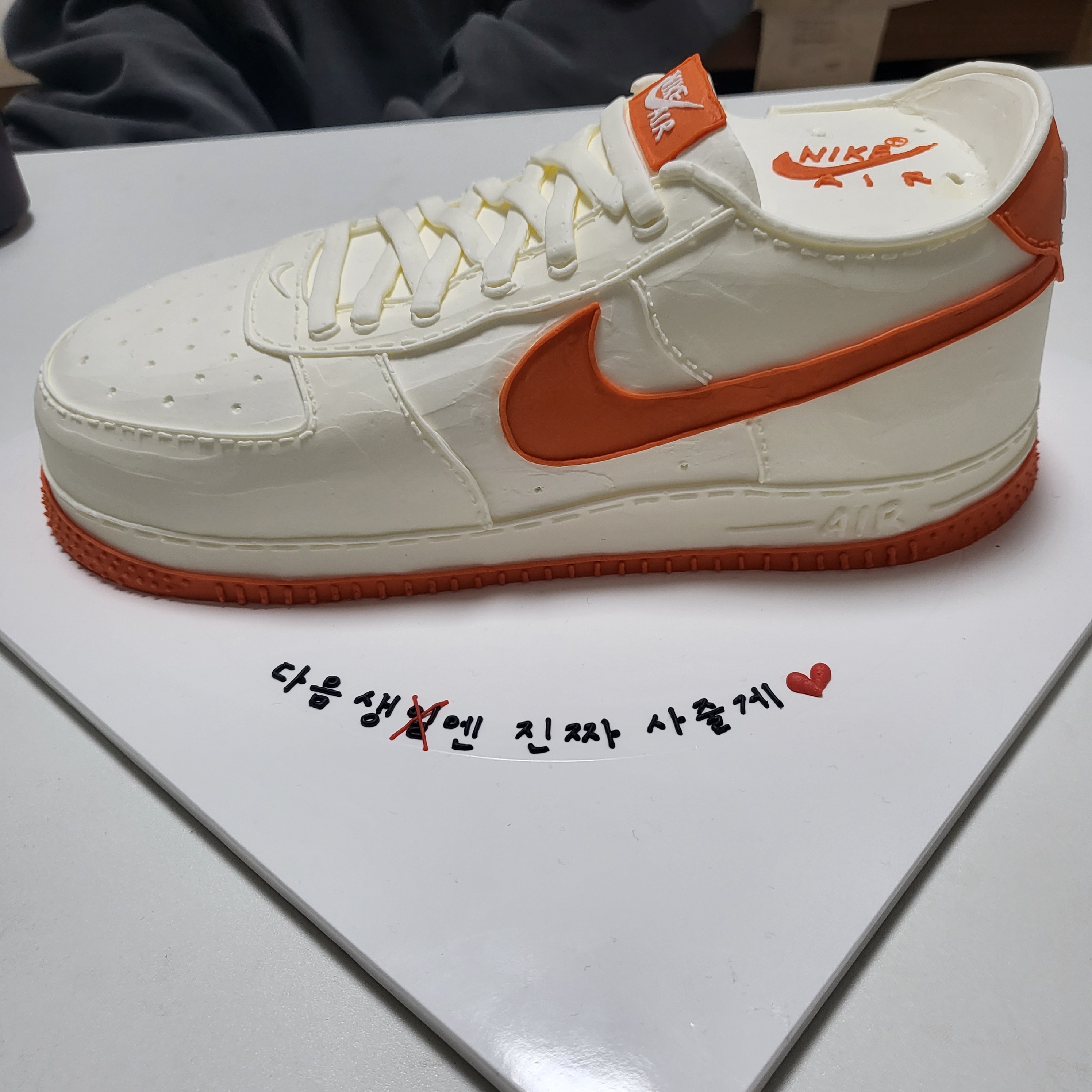 Nike Air Force 1 '07 Low White Team Orange 착용 스타일