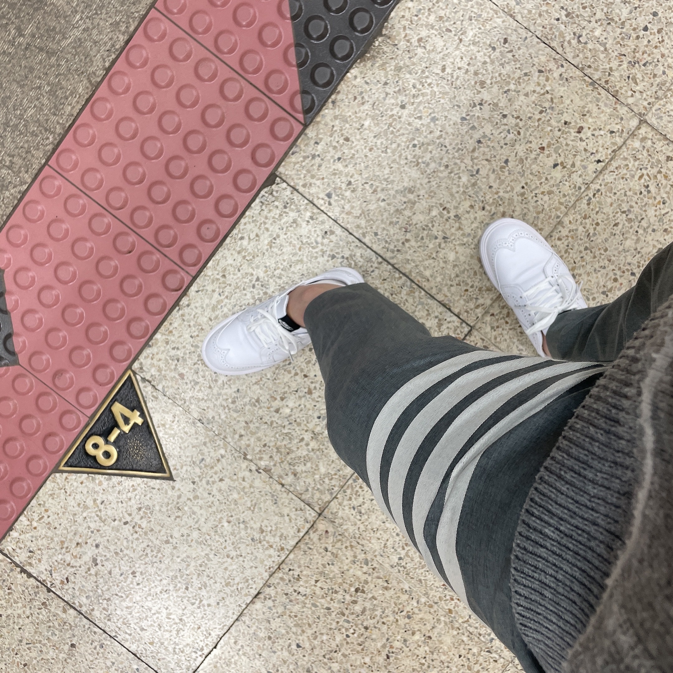 Nike x Peaceminusone Kwondo1 White, Thom Browne Washed Denim 4-Bar Classic Backstrap Trousers Blue 착용 스타일
