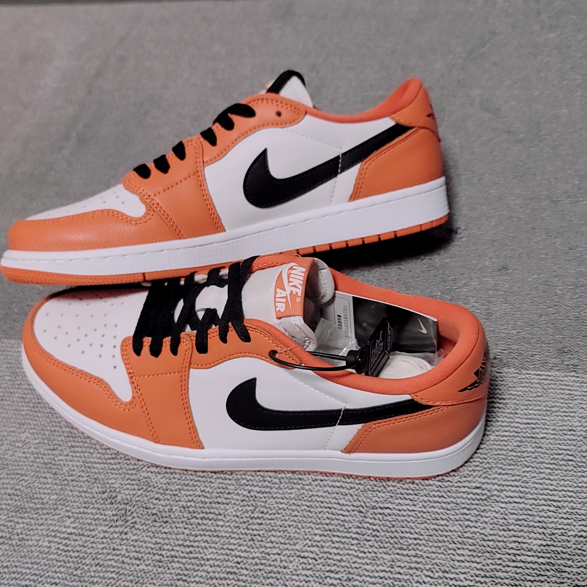 Jordan 1 Low OG Starfish 착용 스타일 - 1