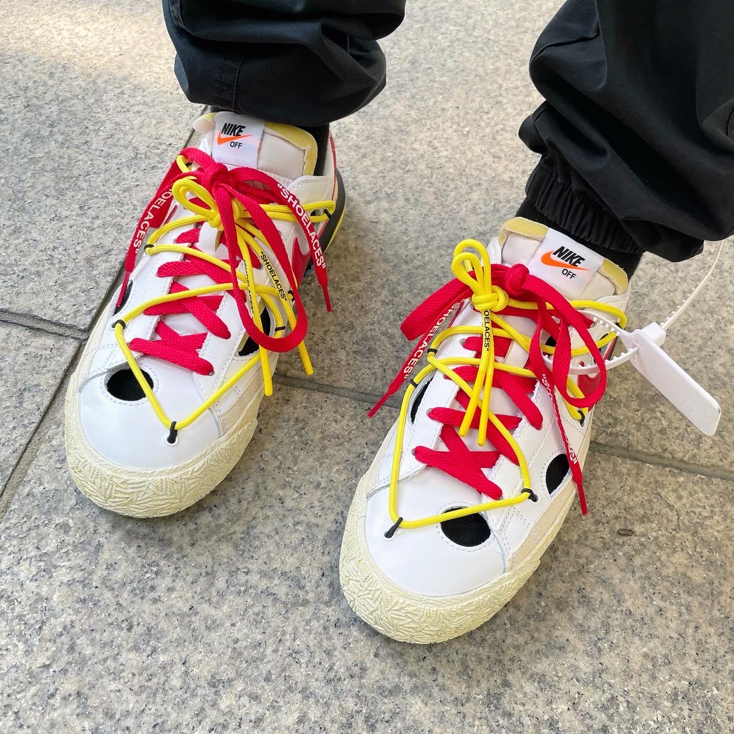 Nike x Off-White Blazer Low '77 White and University Red 착용 스타일 - 2