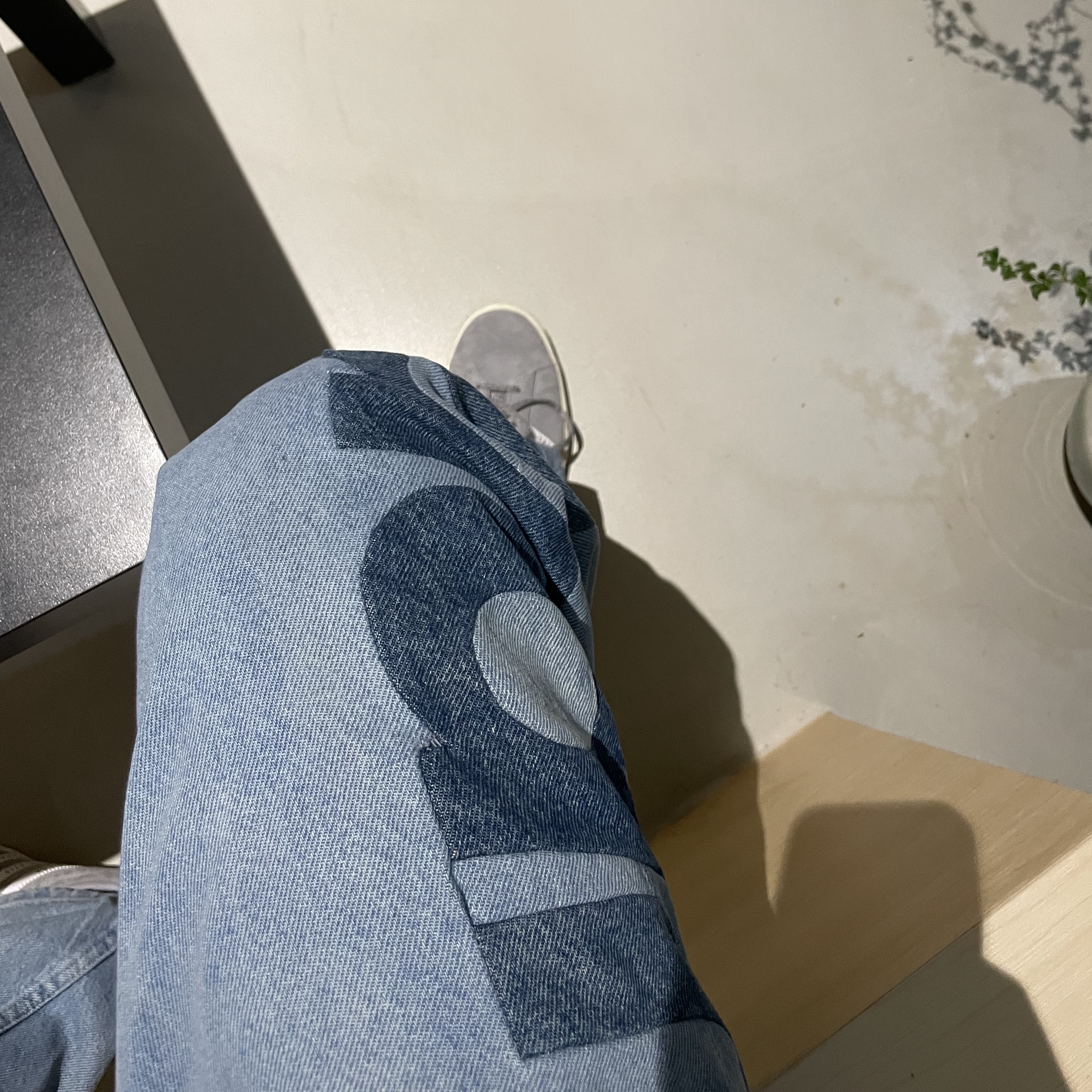 Supreme Inset Logo Jean Washed Blue - 22SS, Jordan 1 x Travis Scott x Fragment Retro High OG SP Military Blue 착용 스타일 - 2