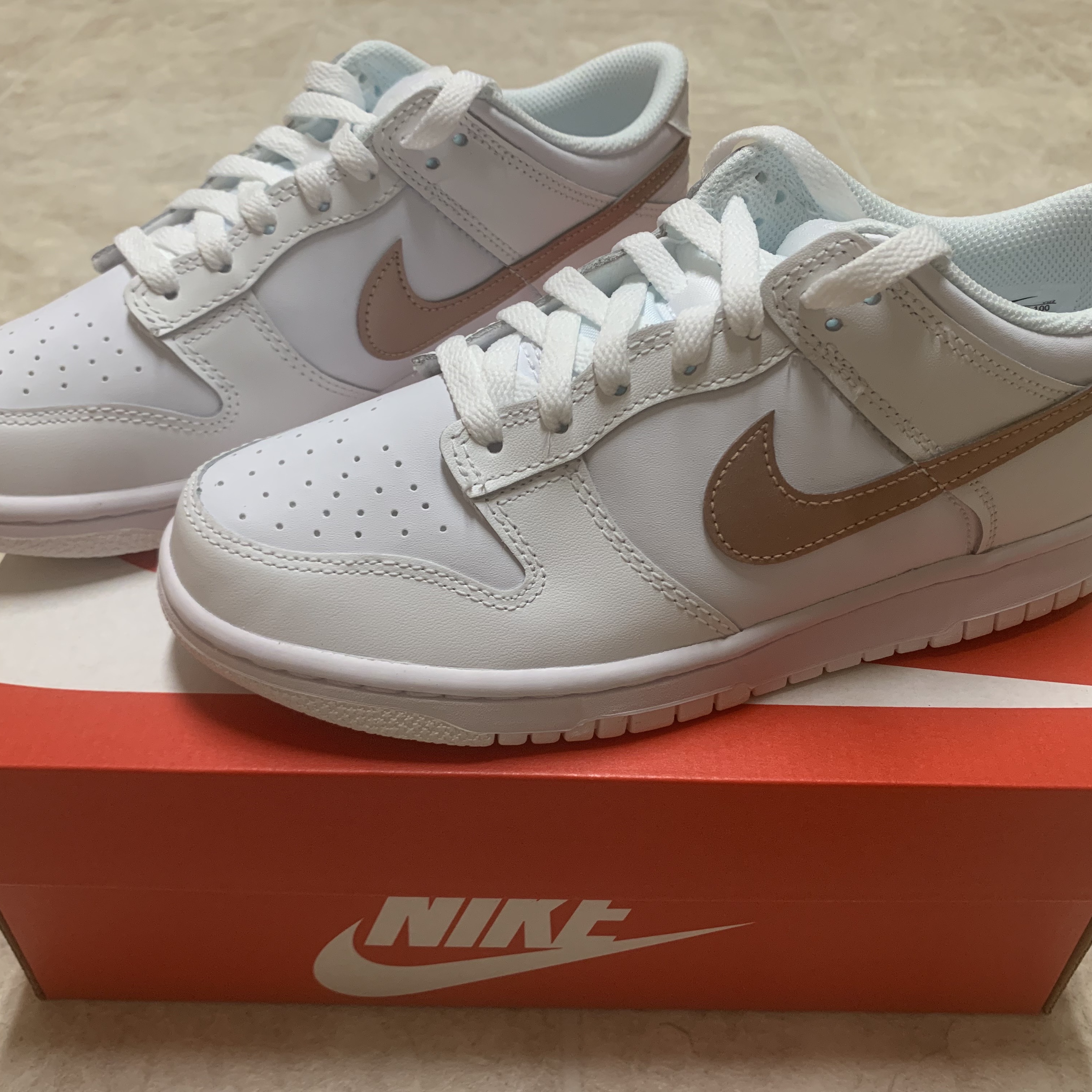 (GS) Nike Dunk Low White Rose Pink 착용 스타일