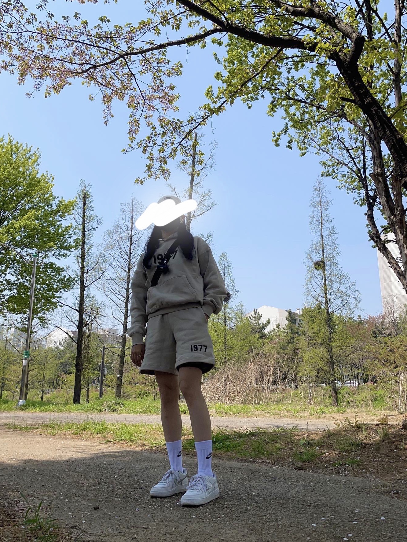 (Kids) Essentials 1977 Shorts Wheat - 22SS, (Kids) Essentials 1977 Hoodie Wheat - 22SS 착용 스타일 - 1