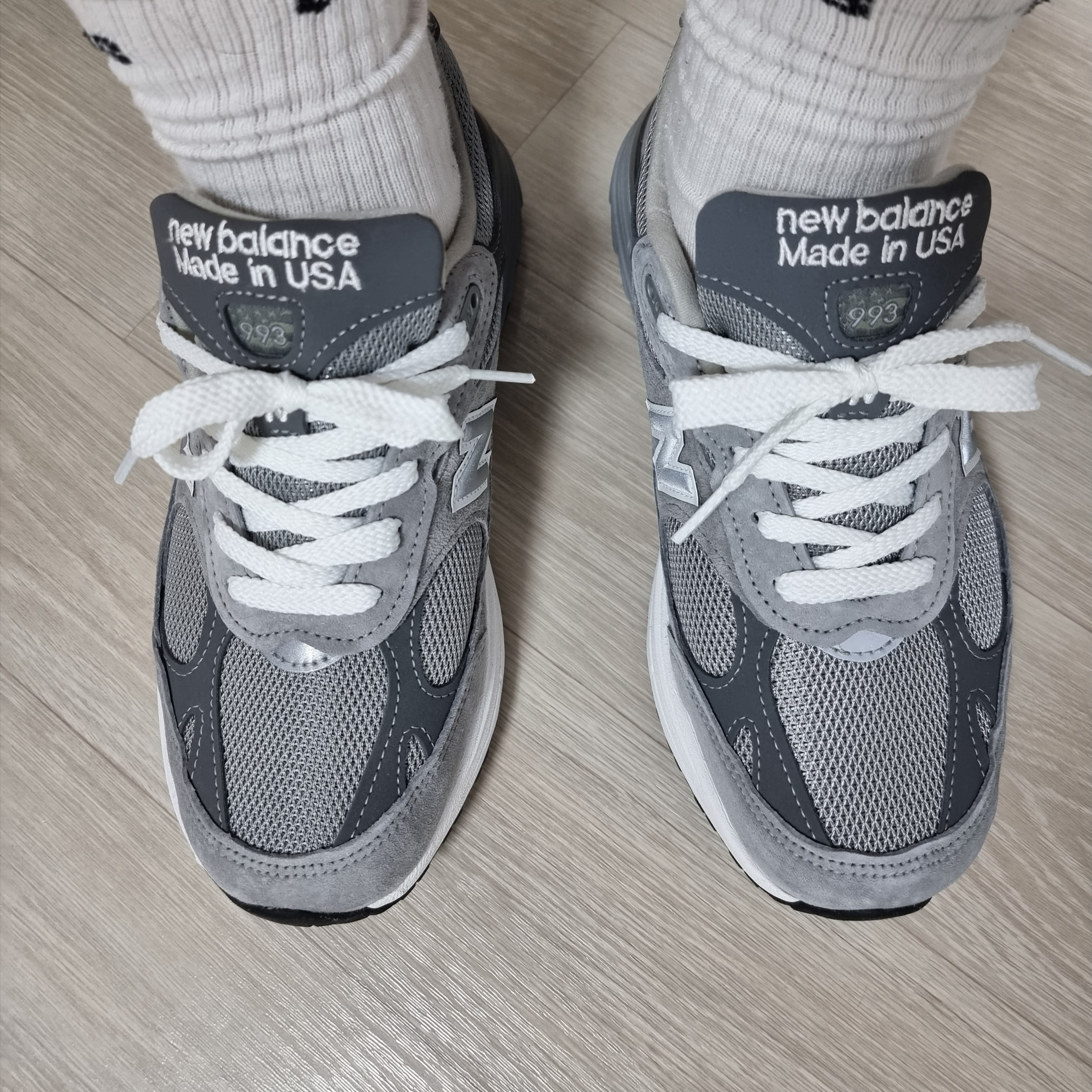 (W) New Balance 993 Made in USA Grey - D Wide 착용 스타일 - 1