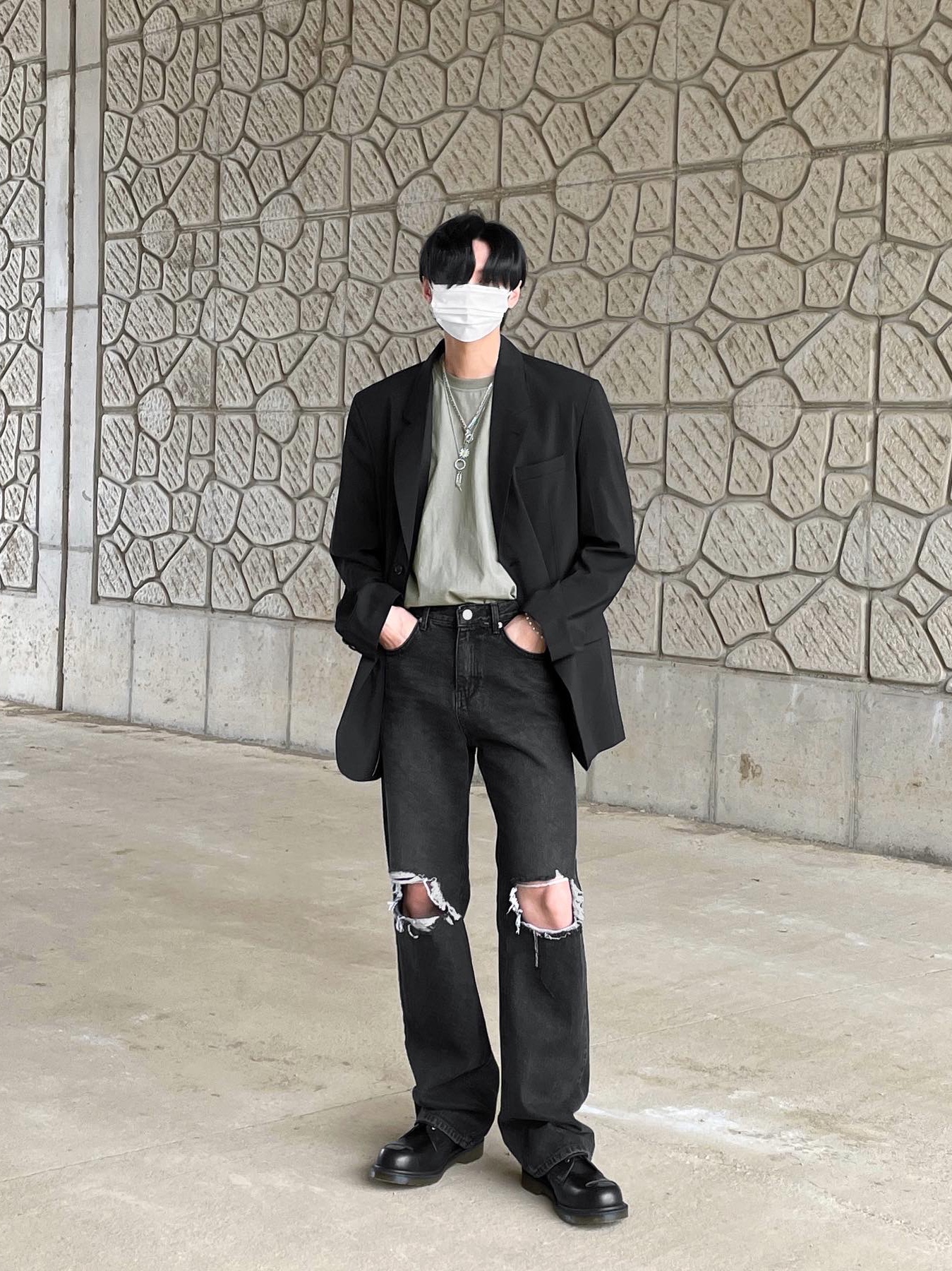 Dr. Martens x Raf Simons Keaton II Steel Toe Black 착용 스타일 - 1