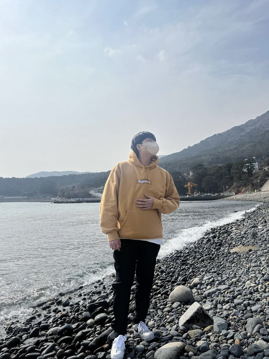 Supreme Box Logo Hooded Sweatshirt Light Mustard - 21FW, Nike x Peaceminusone Air Force 1 Low Para-Noise 2.0 착용 스타일