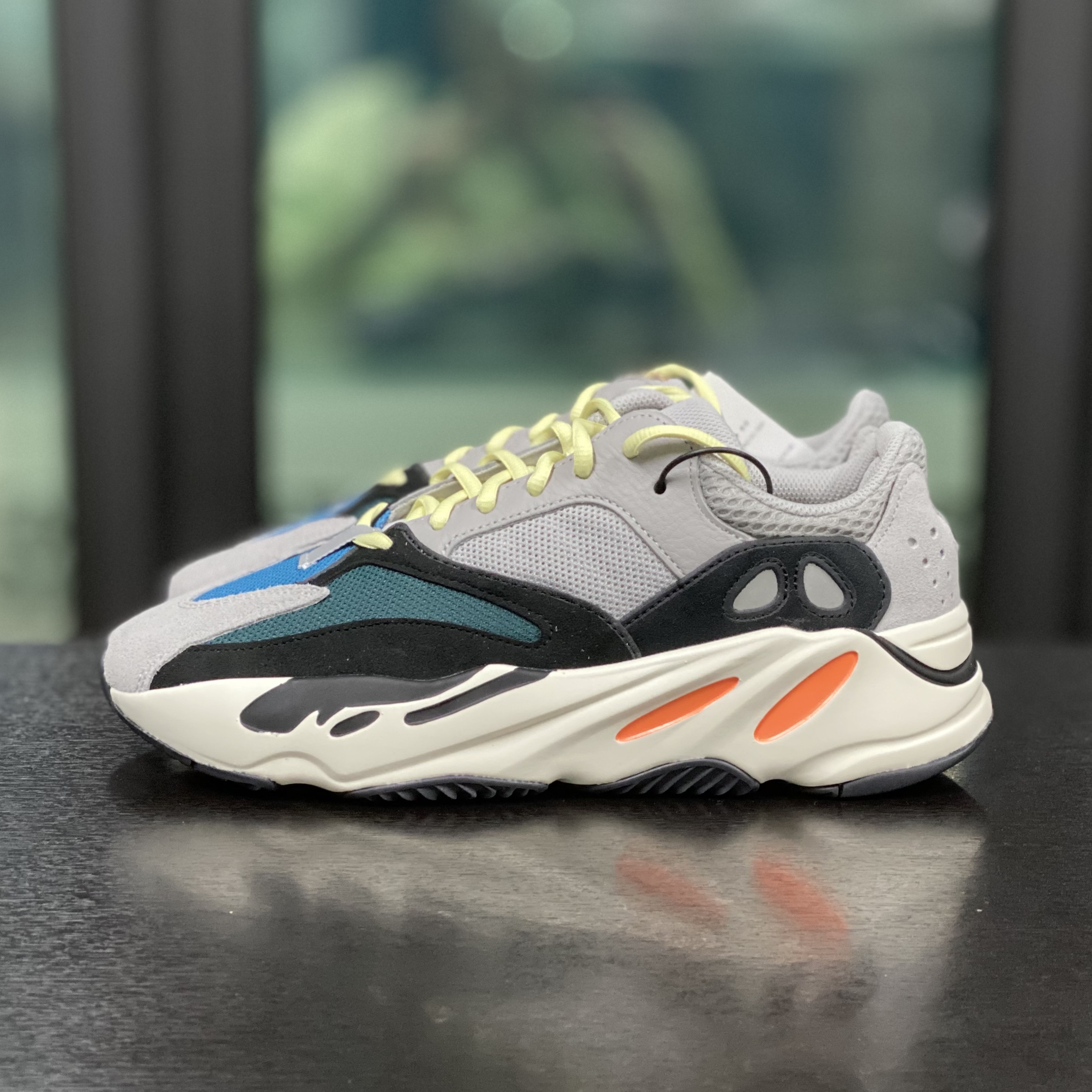 Adidas Yeezy Boost 700 Wave Runner Solid Grey 2021/2022 착용 스타일 - 3