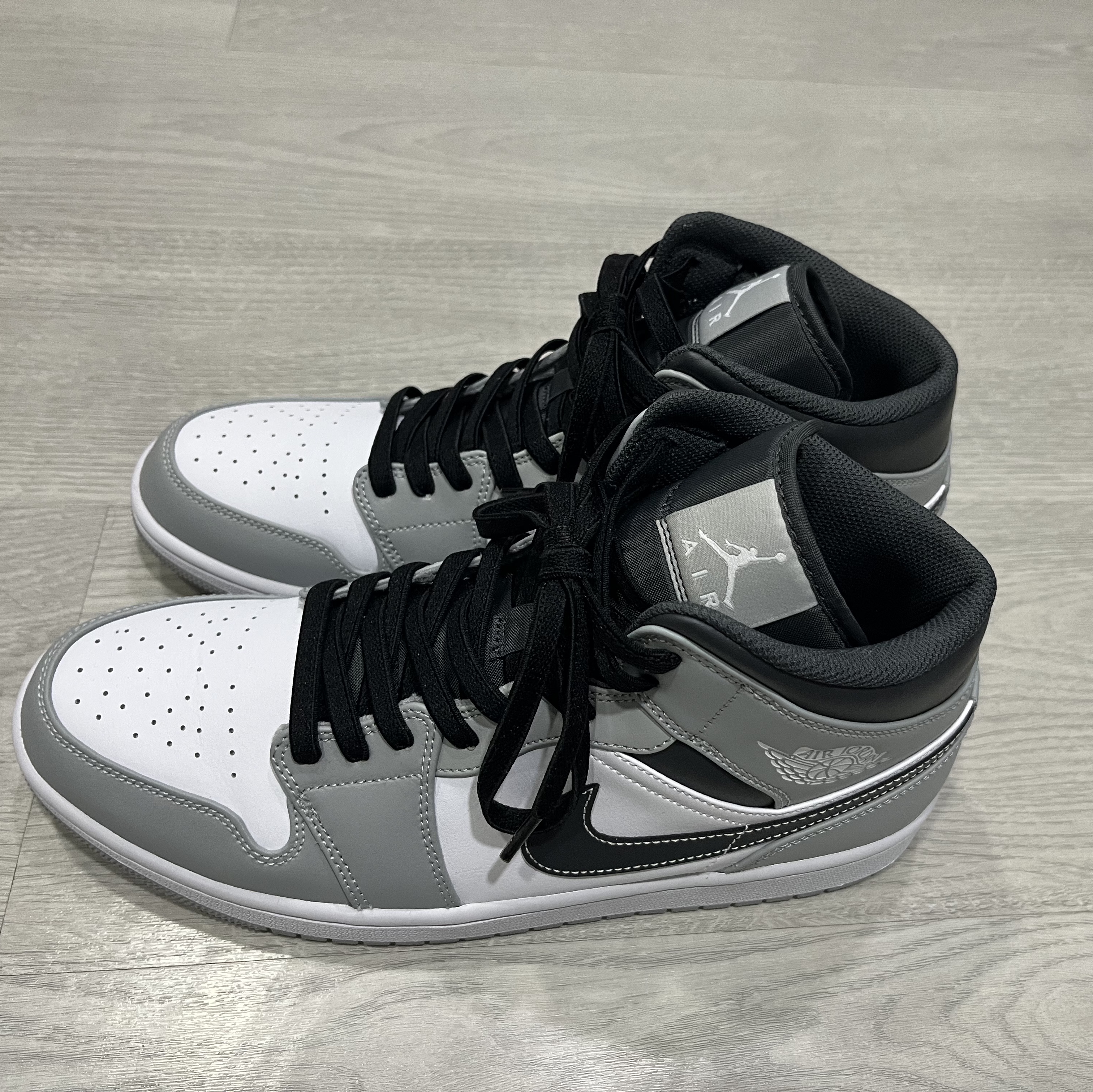 Jordan 1 Mid Light Smoke Grey Anthracite 착용 스타일