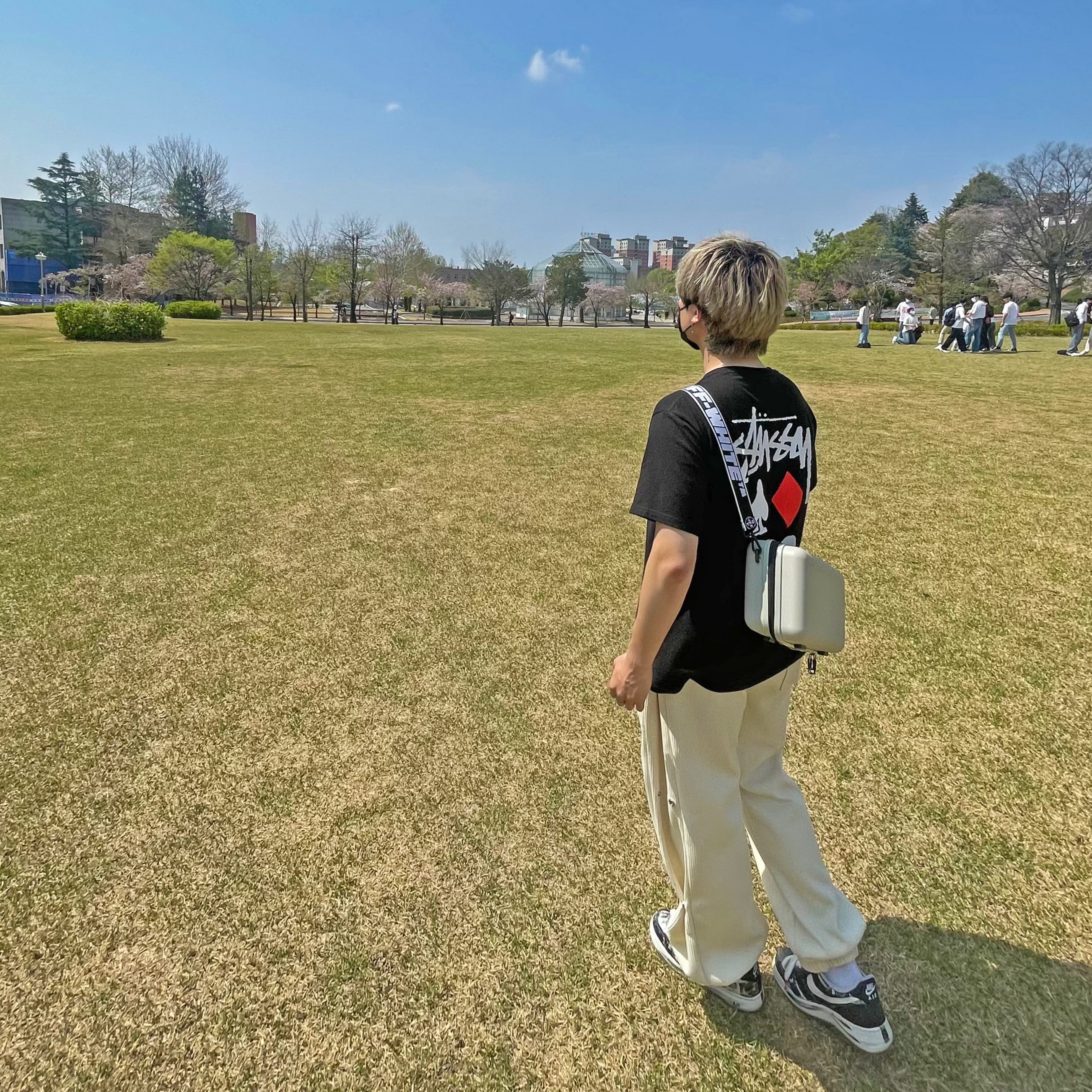 Off-White x Amore Pacific Protection Box (Without Cosmetics), Stussy Full Deck 2 T-Shirt Black 착용 스타일 - 1