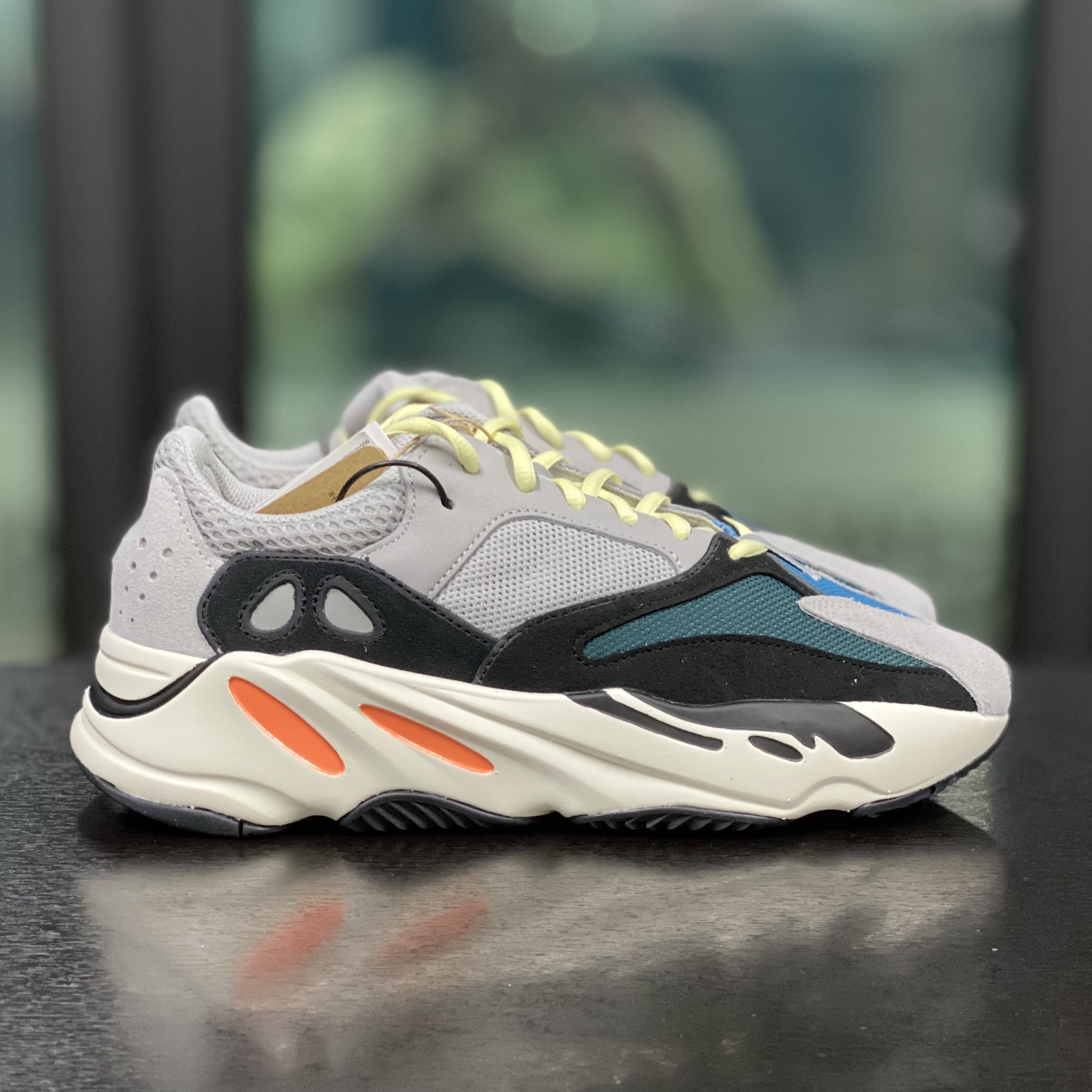 Adidas Yeezy Boost 700 Wave Runner Solid Grey 2021/2022 착용 스타일 - 2