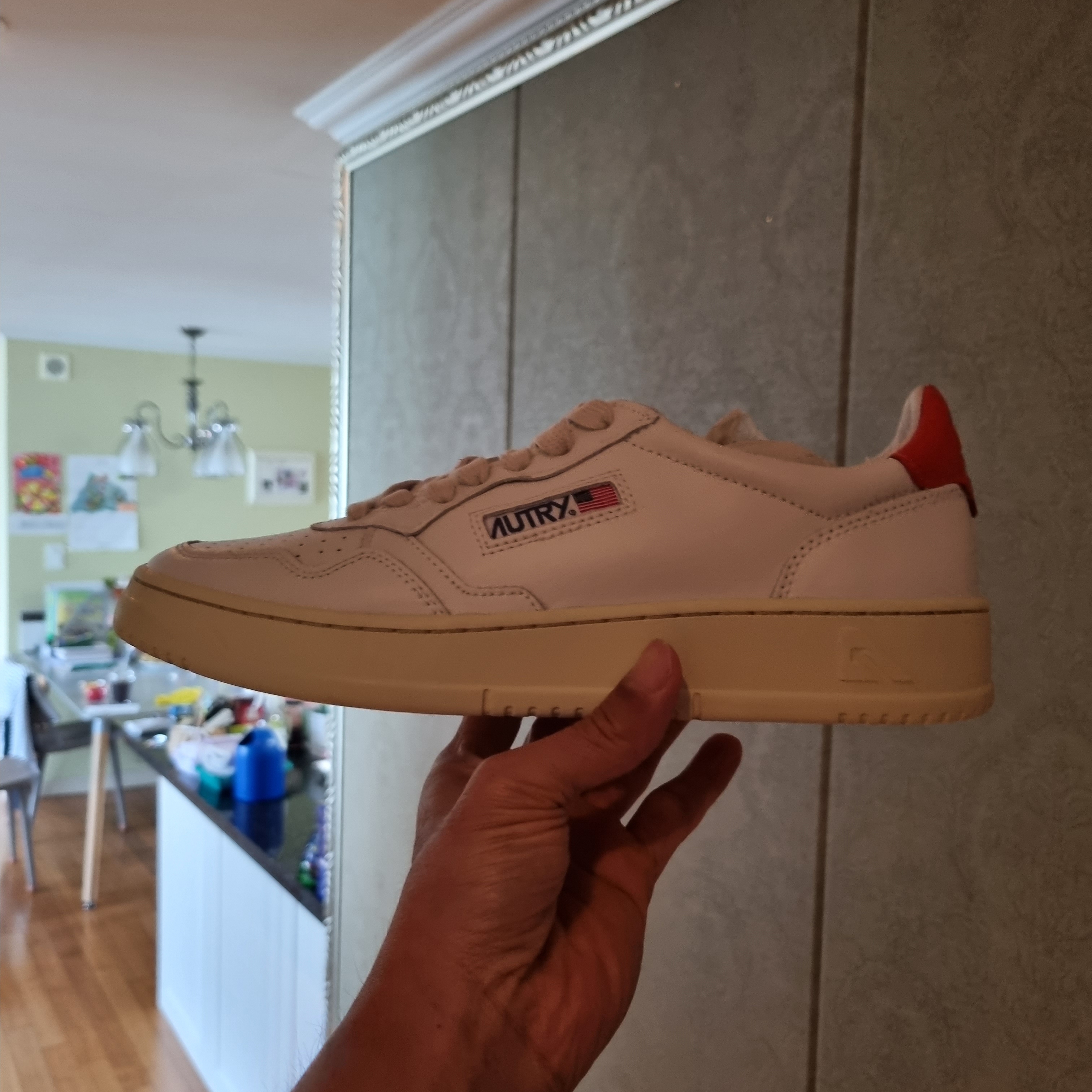 Autry Medalist Low Leather Sneakers White Orange 착용 스타일