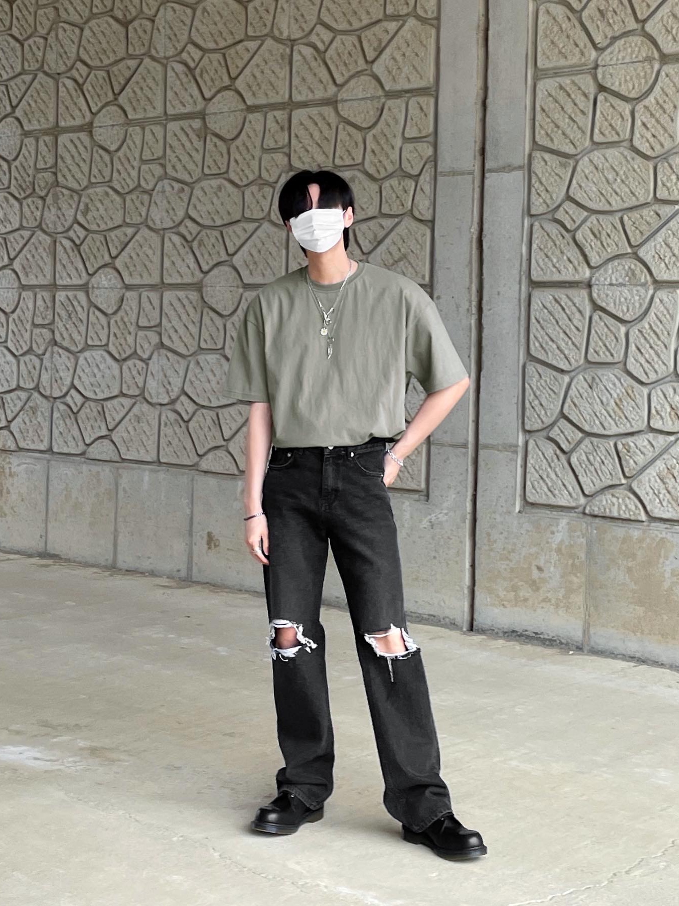 Dr. Martens x Raf Simons Keaton II Steel Toe Black 착용 스타일 - 4