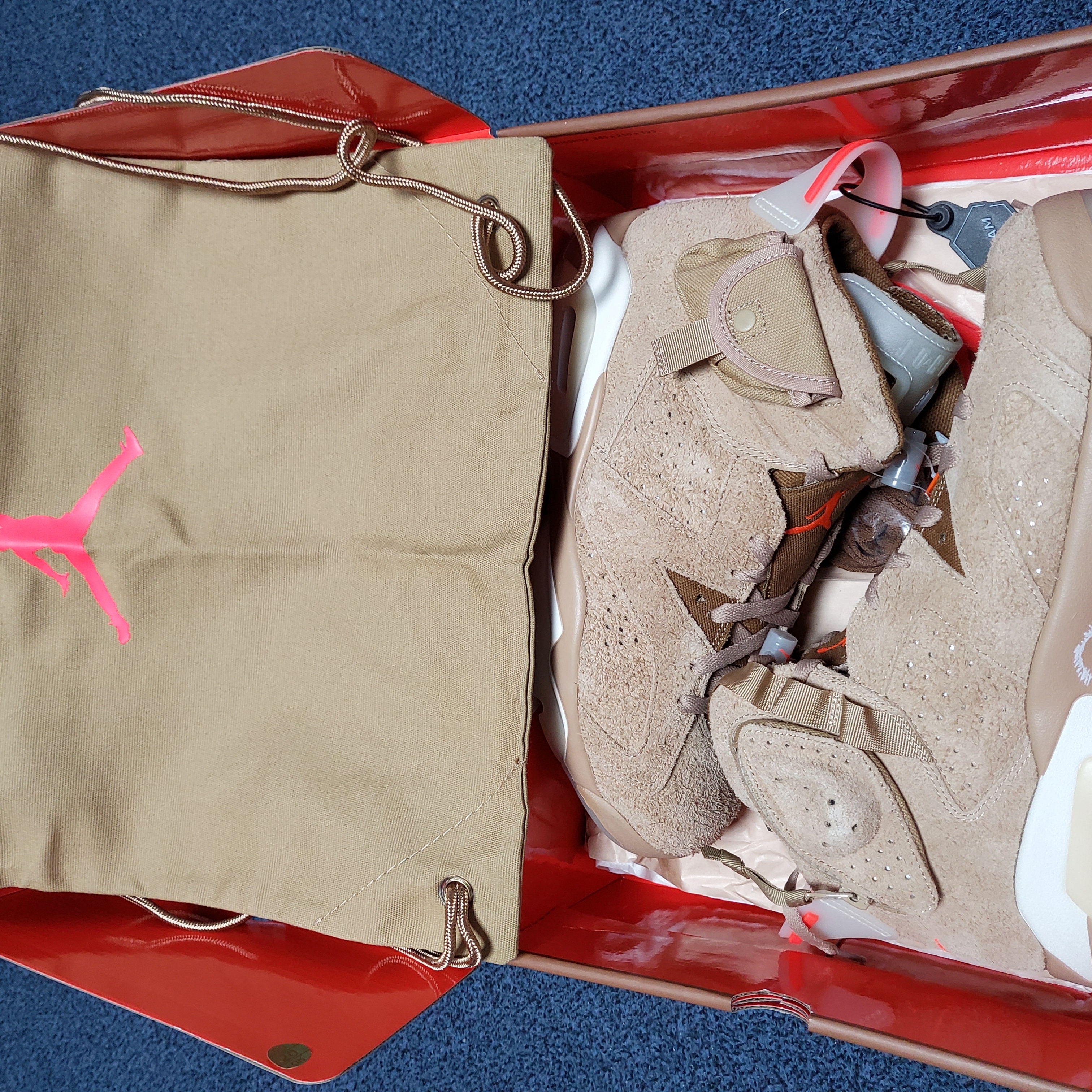 Jordan 6 x Travis Scott Retro SP British Khaki 착용 스타일 - 3