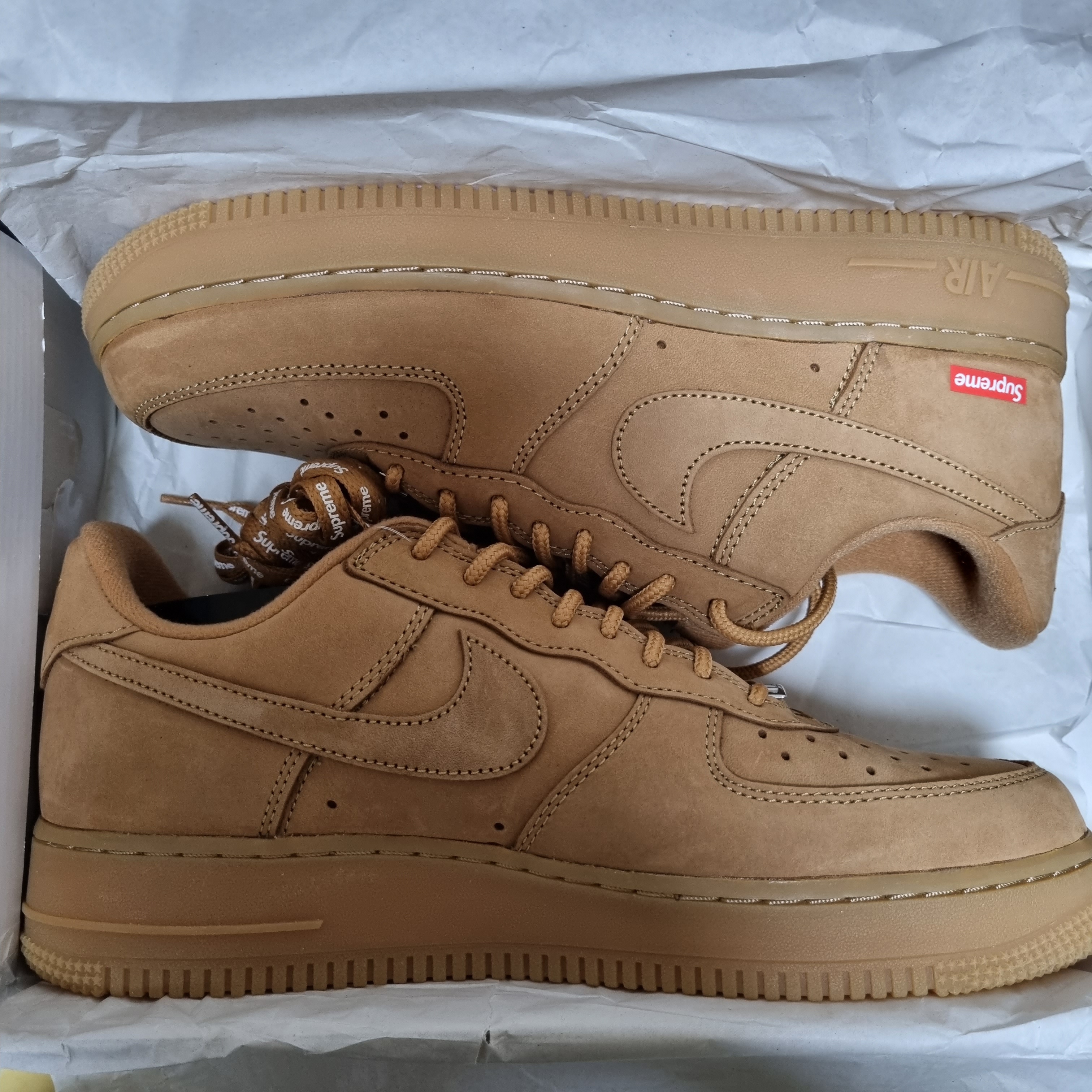 Nike x Supreme Air Force 1 Low Flax 착용 스타일