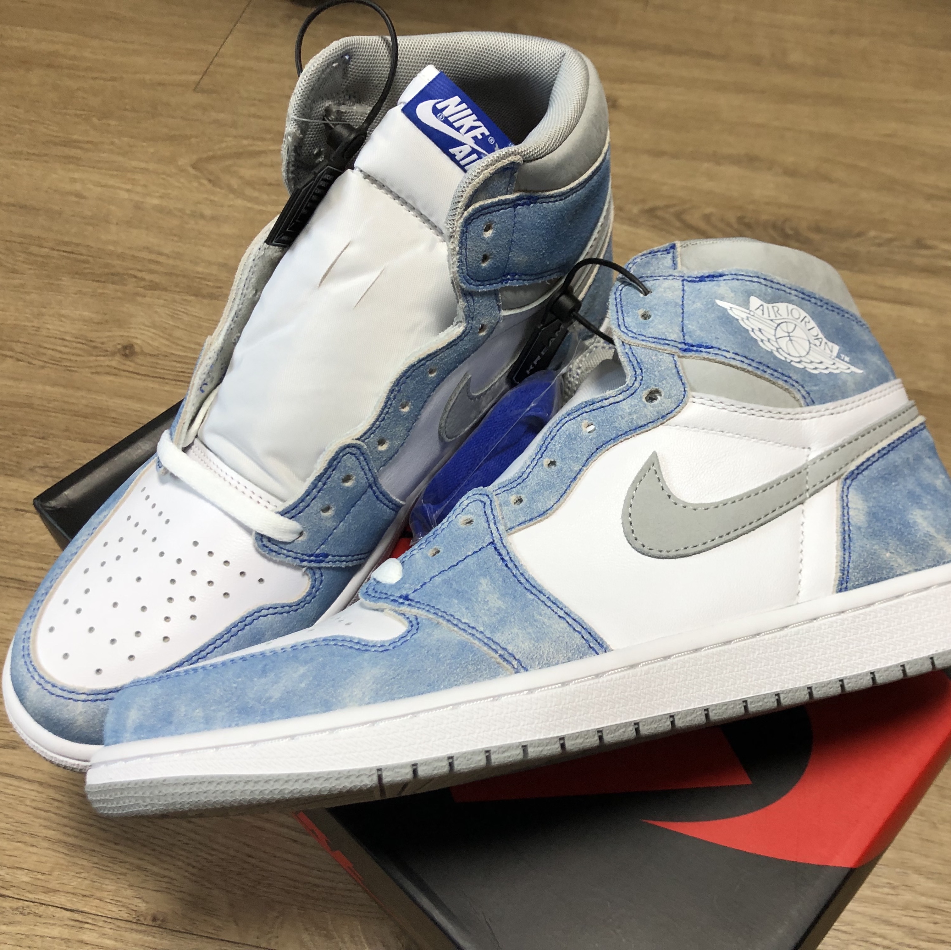 (W) Jordan 1 Low White Dark Marina Blue, Jordan 1 Retro High OG Hyper Royal 착용 스타일 - 3