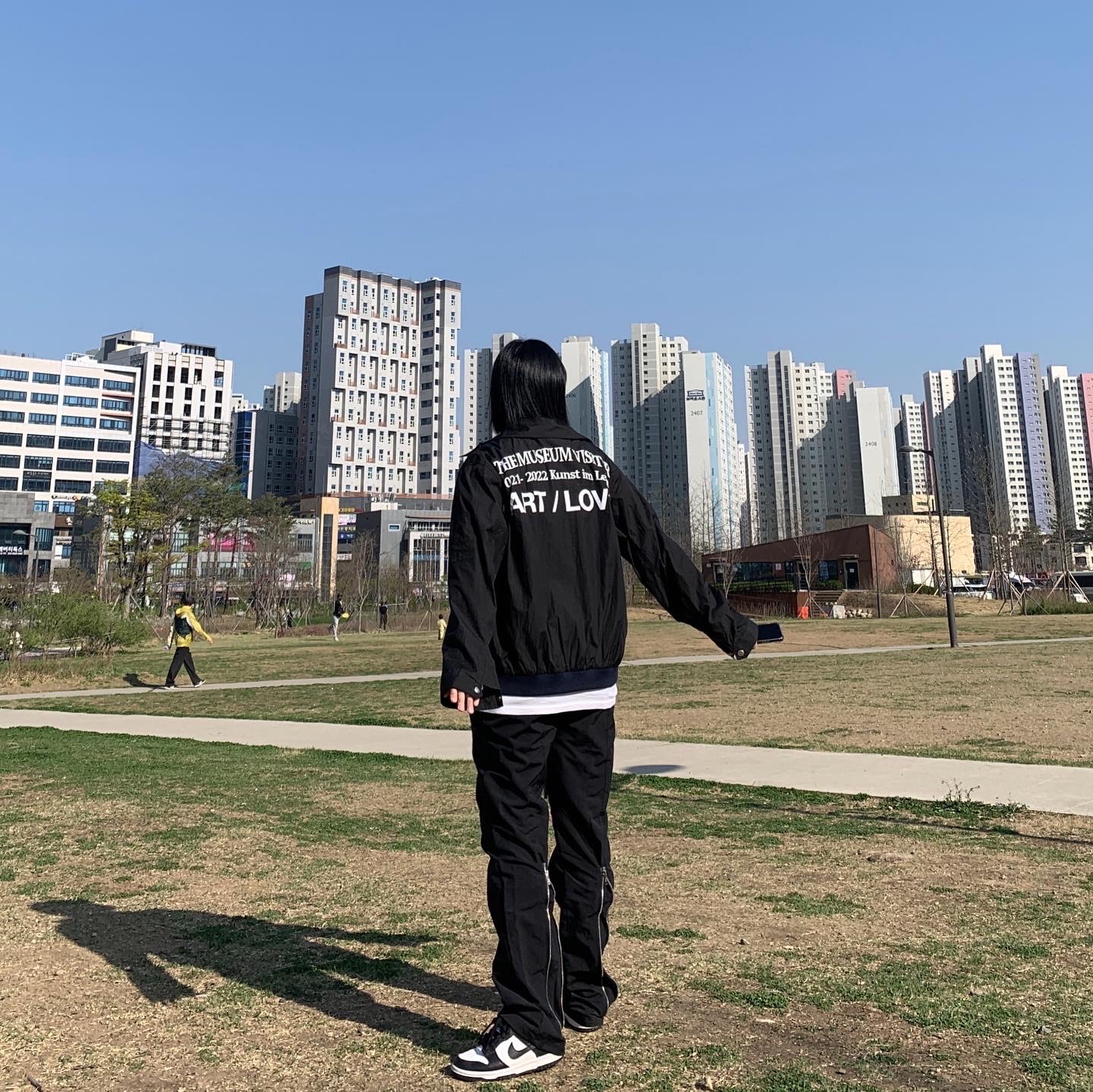 Nike Dunk Low Retro Black, The Museum Visitor Art Love Curved Zipper Windbreaker Pink 착용 스타일