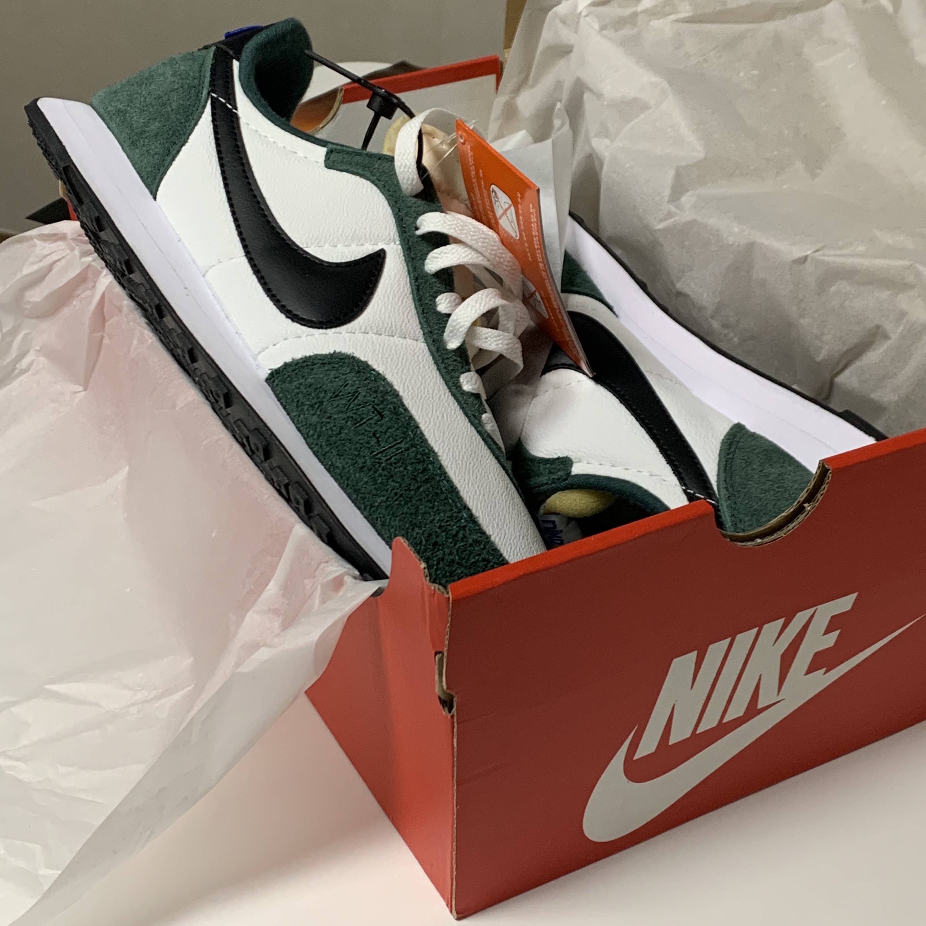 Nike Waffle Trainer 2 White Pro Green 착용 스타일